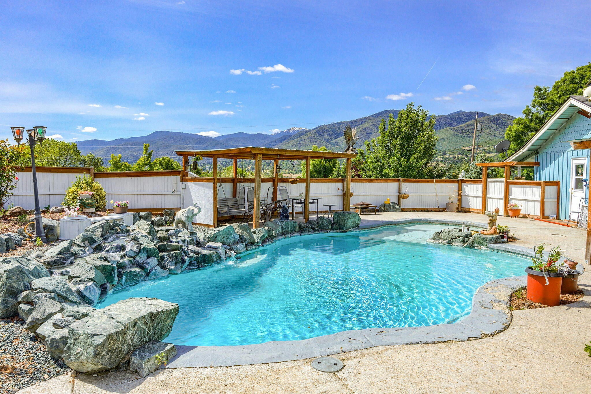 Ashland, Oregon, 97520, United States, 4 Bedrooms Bedrooms, ,4 BathroomsBathrooms,Residential,Active,1741601