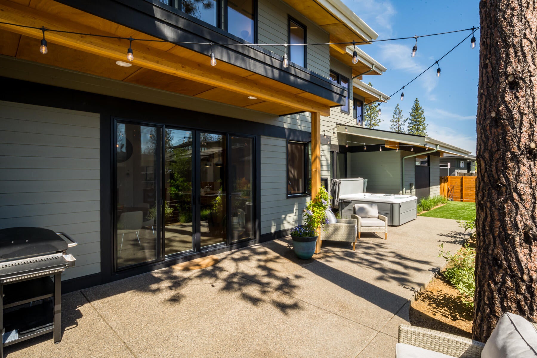 Bend, Oregon, 97703, United States, 3 Bedrooms Bedrooms, ,3 BathroomsBathrooms,Residential,Active,2008310