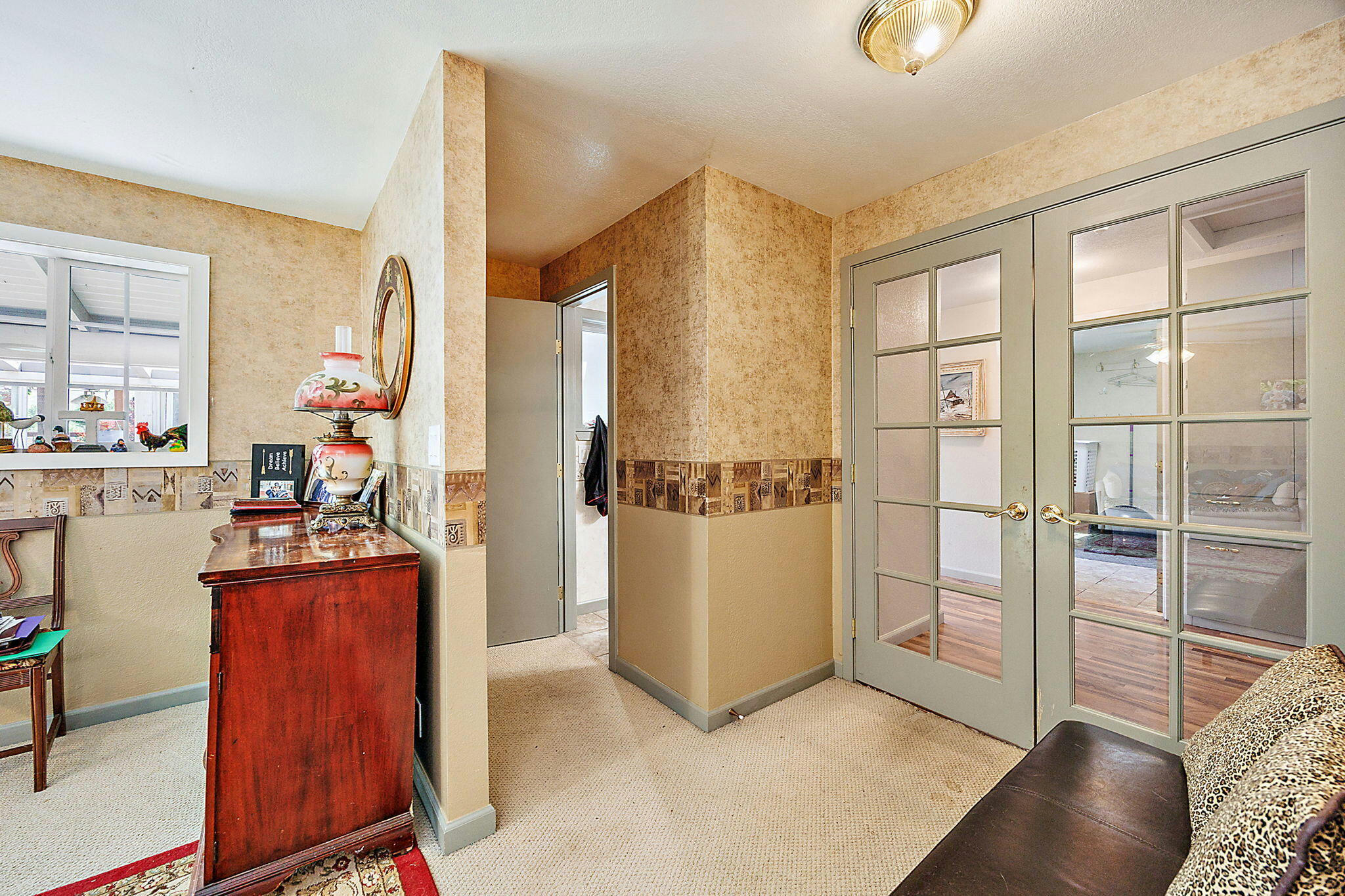 Ashland, Oregon, 97520, United States, 4 Bedrooms Bedrooms, ,4 BathroomsBathrooms,Residential,Active,1741601