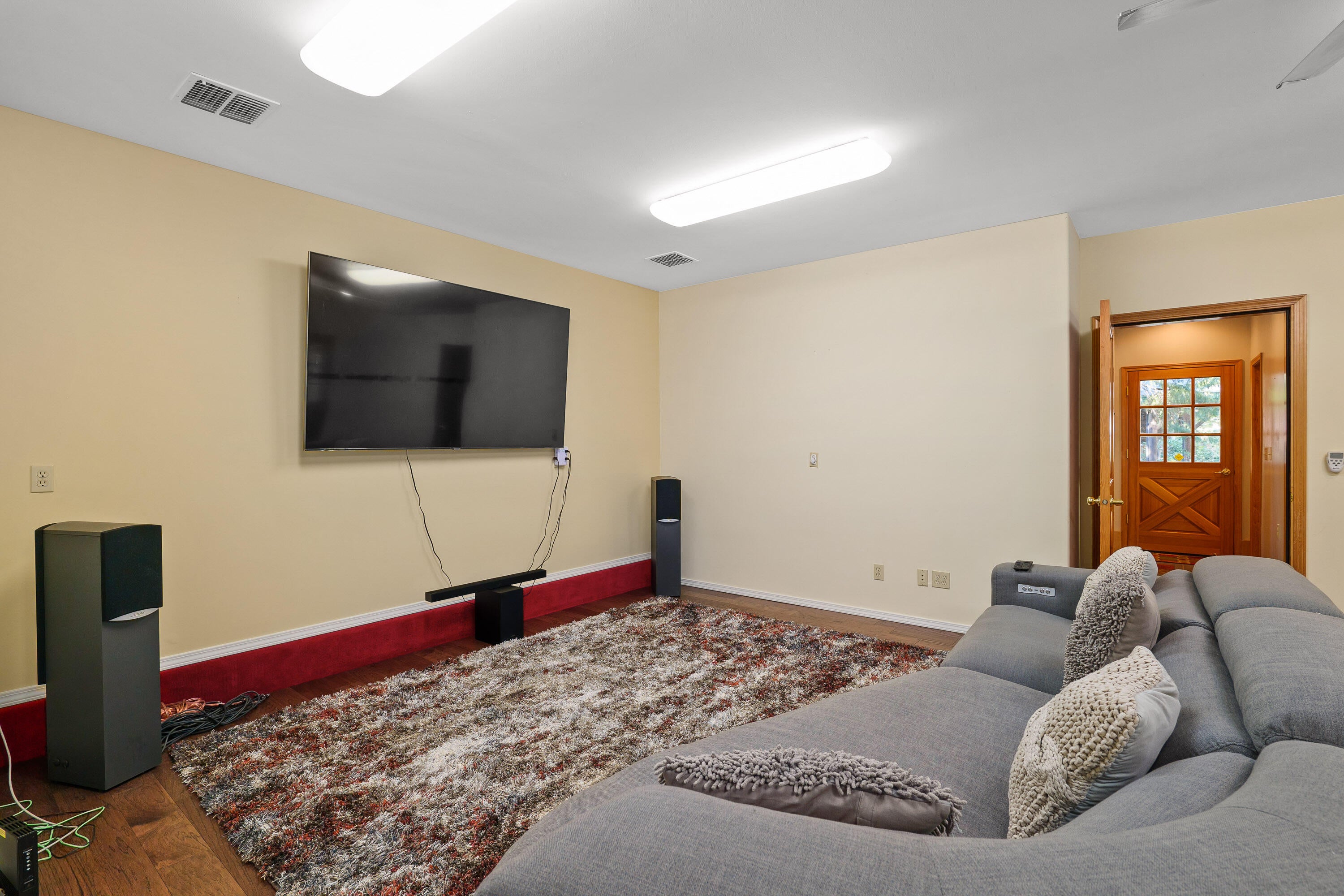 Selma, Oregon, 97538, United States, 5 Bedrooms Bedrooms, ,5 BathroomsBathrooms,Residential,Active,1902945