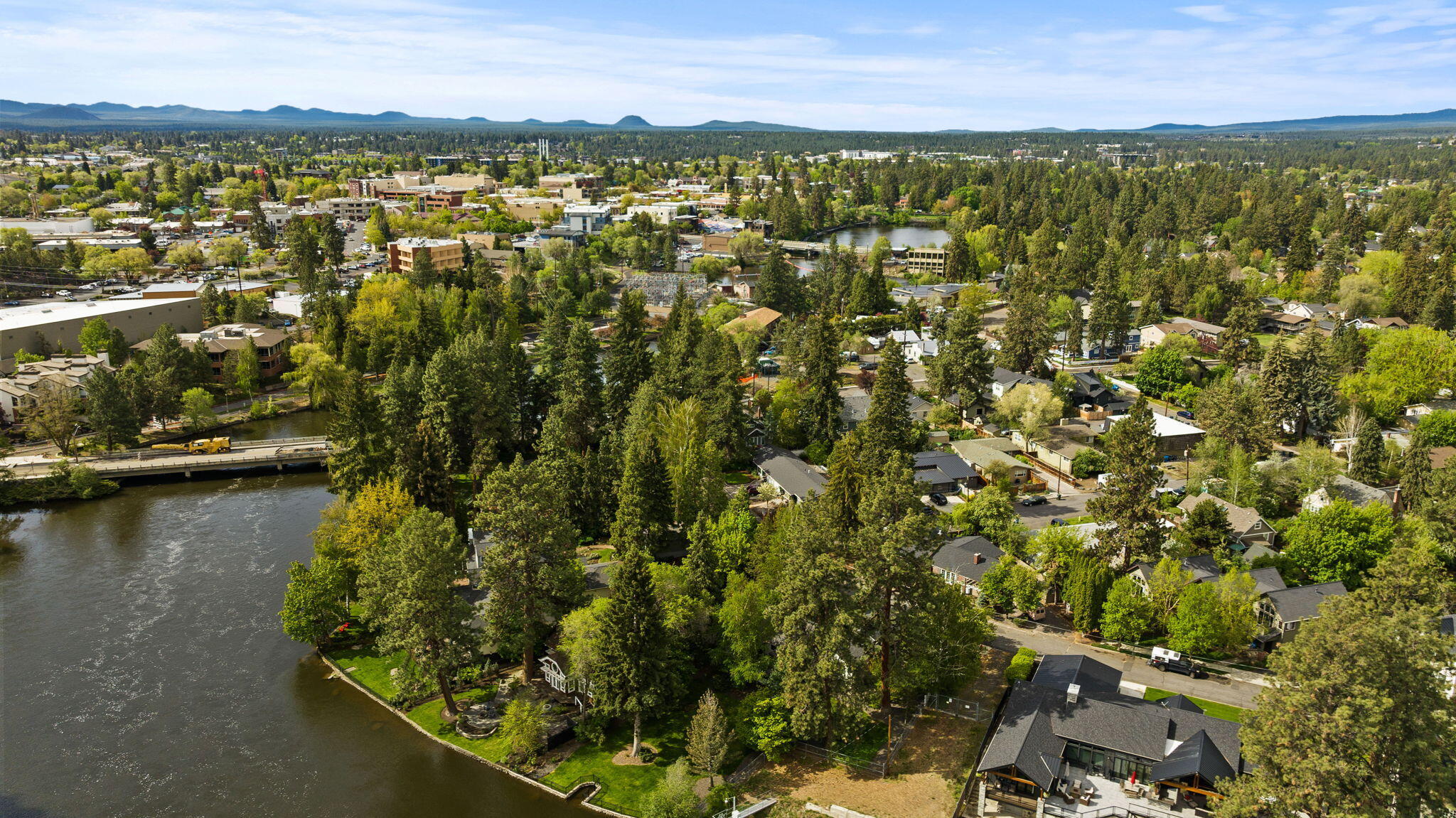Bend, Oregon, 97703, United States, 3 Bedrooms Bedrooms, ,2 BathroomsBathrooms,Residential,Active,1904740