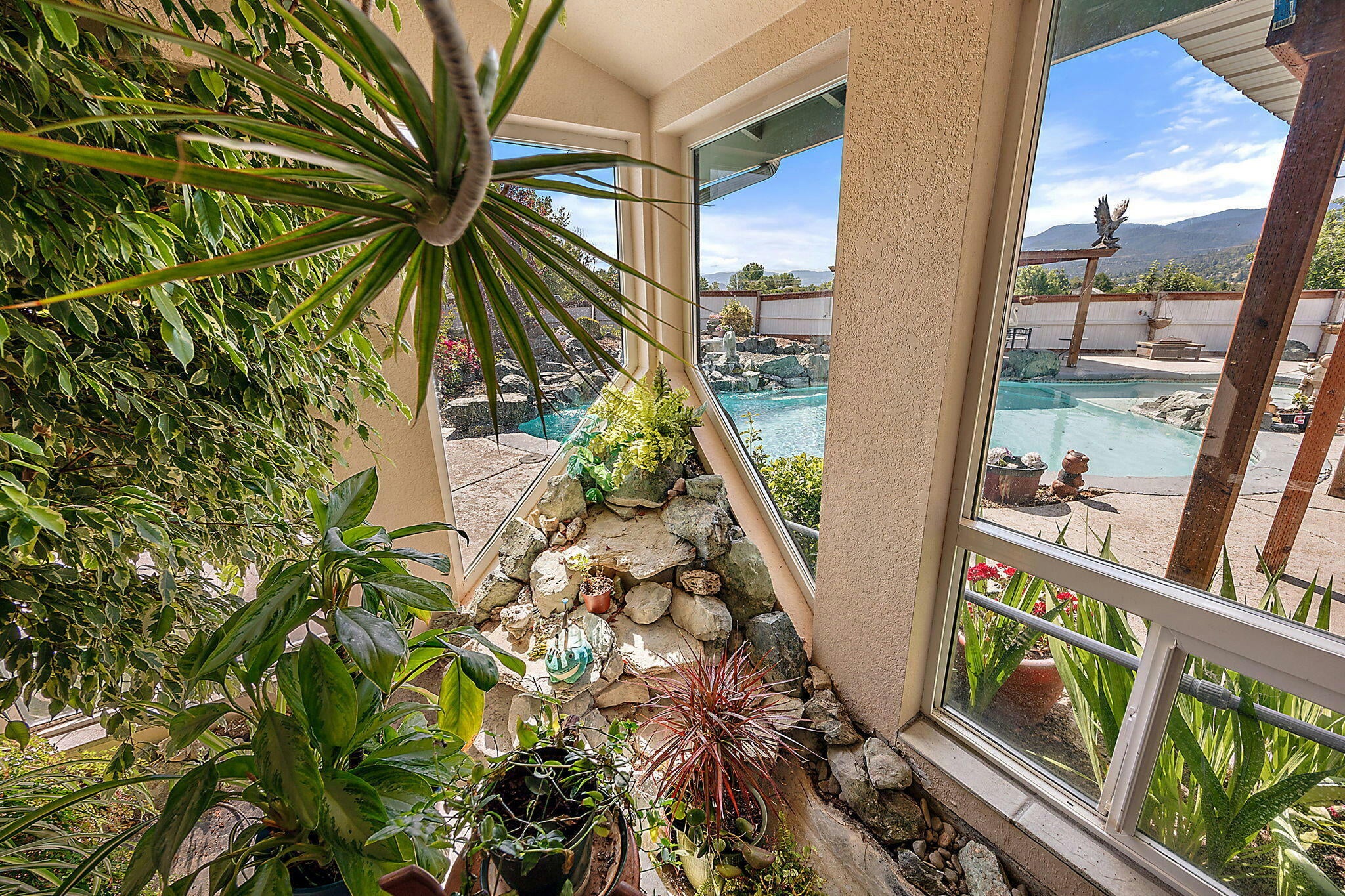 Ashland, Oregon, 97520, United States, 4 Bedrooms Bedrooms, ,4 BathroomsBathrooms,Residential,Active,1741601