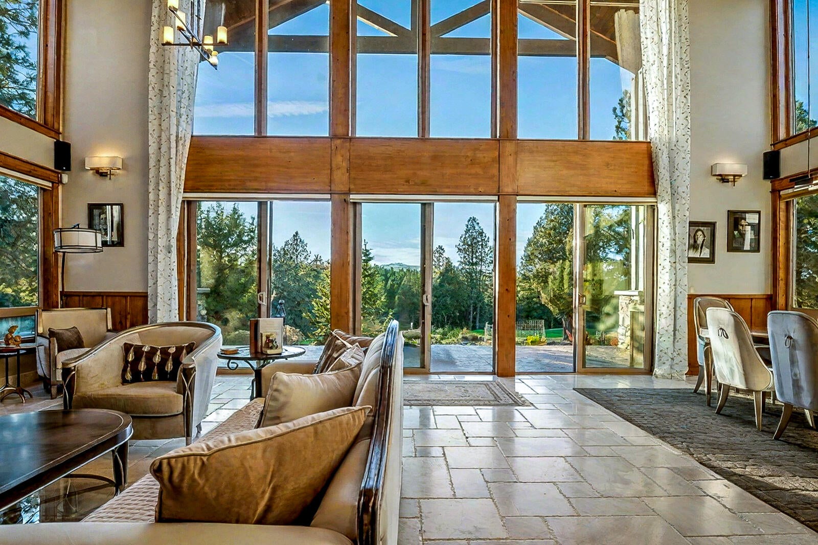 Bend, Oregon, 97703, United States, 4 Bedrooms Bedrooms, ,4 BathroomsBathrooms,Residential,Active,1990602