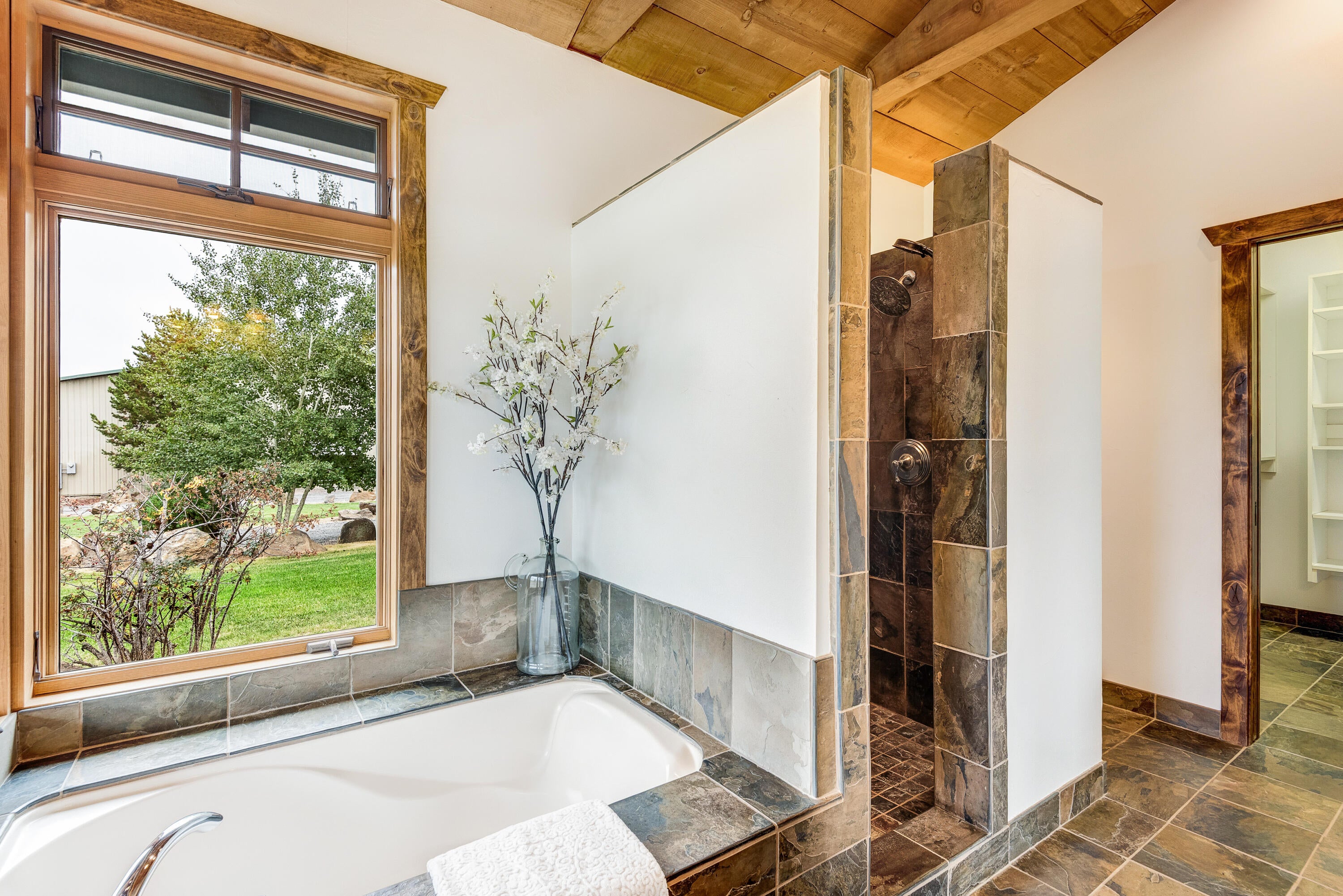 Bend, Oregon, 97703, United States, 3 Bedrooms Bedrooms, ,3 BathroomsBathrooms,Residential,Active,1953693