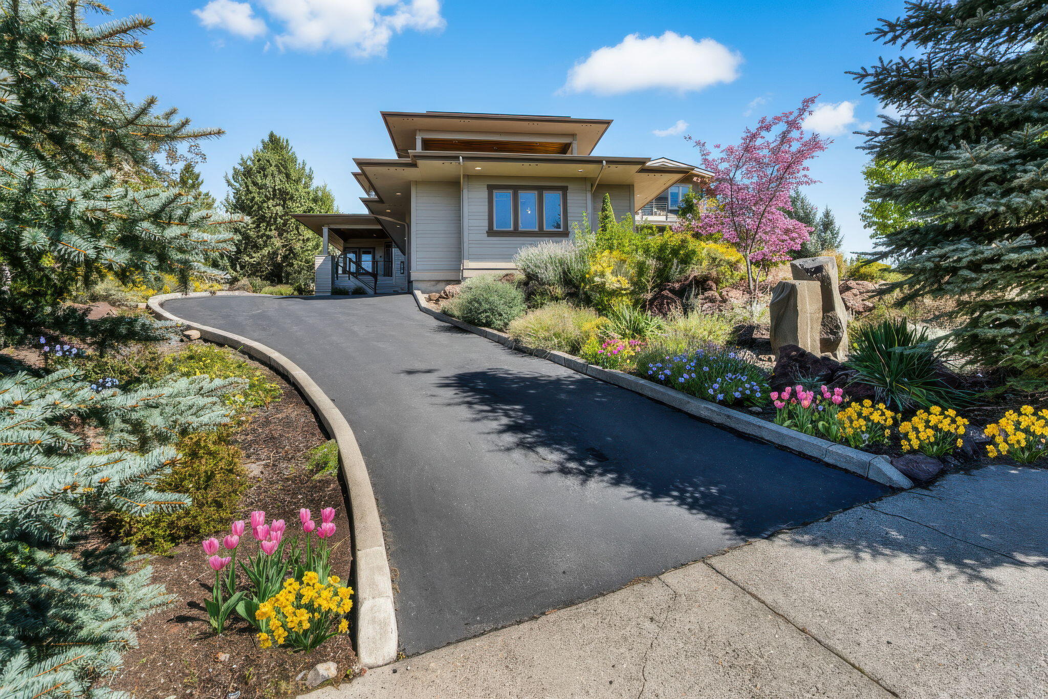 Bend, Oregon, 97702, United States, 3 Bedrooms Bedrooms, ,4 BathroomsBathrooms,Residential,Active,1929788