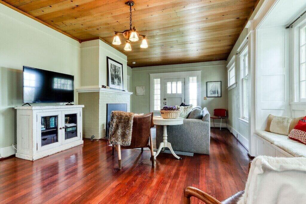 Bend, Oregon, 97703, United States, 3 Bedrooms Bedrooms, ,2 BathroomsBathrooms,Residential,Active,1756823