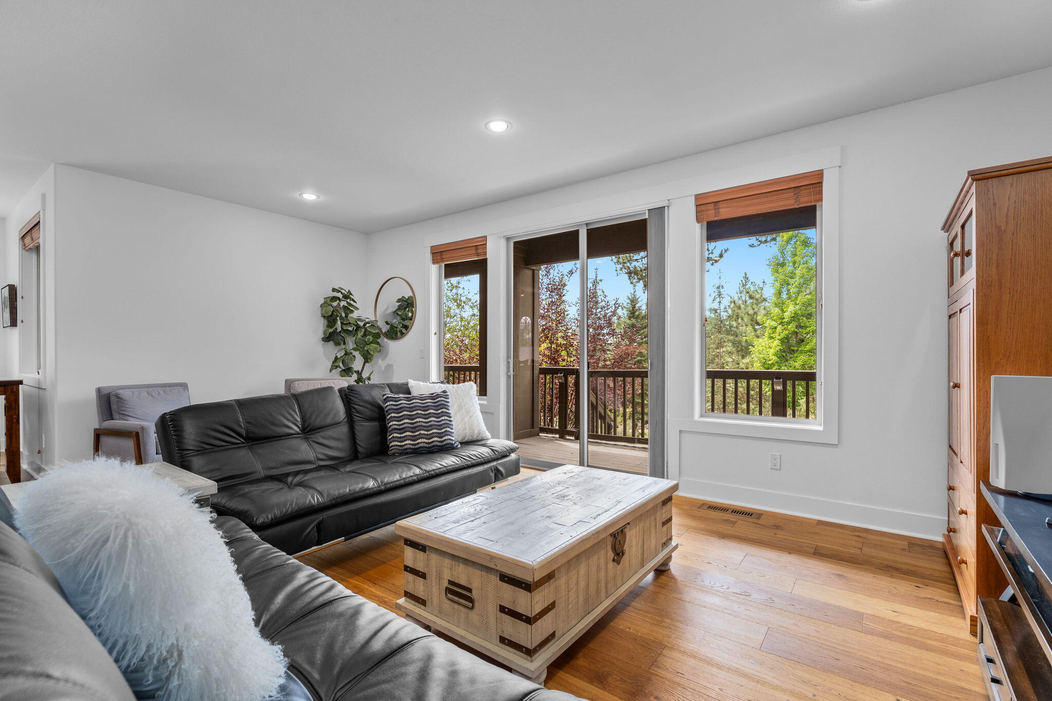 Bend, Oregon, 97702, United States, 4 Bedrooms Bedrooms, ,3 BathroomsBathrooms,Residential,Active,1913968