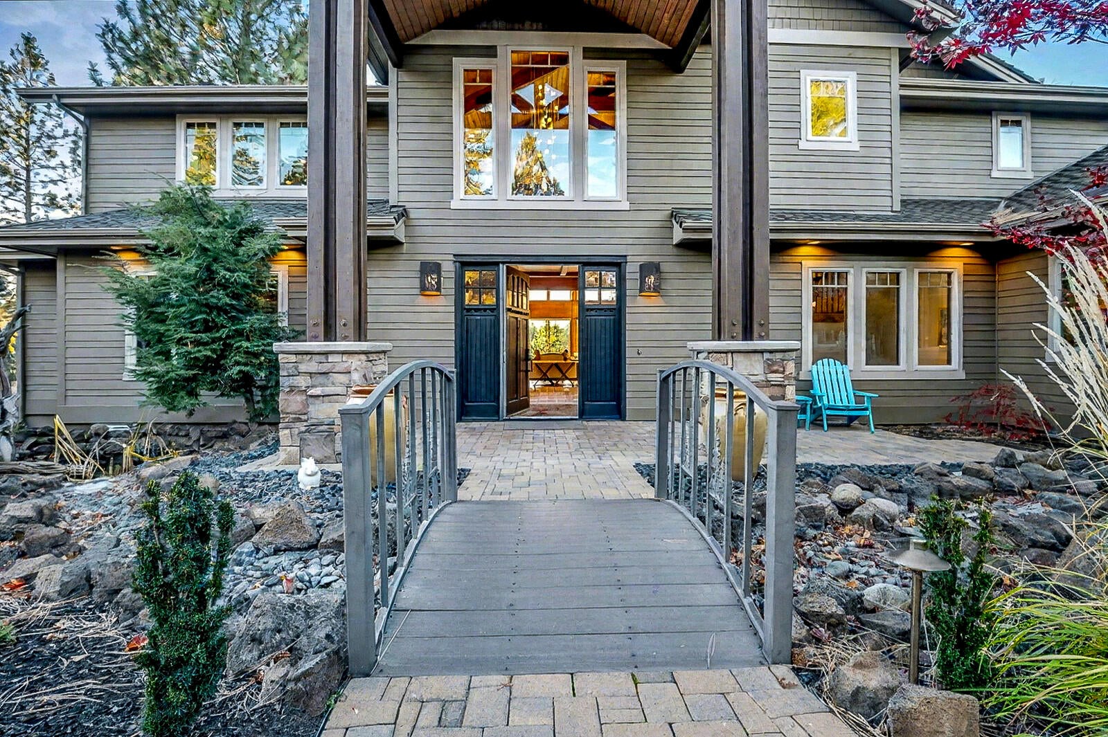 Bend, Oregon, 97703, United States, 4 Bedrooms Bedrooms, ,4 BathroomsBathrooms,Residential,Active,1990602