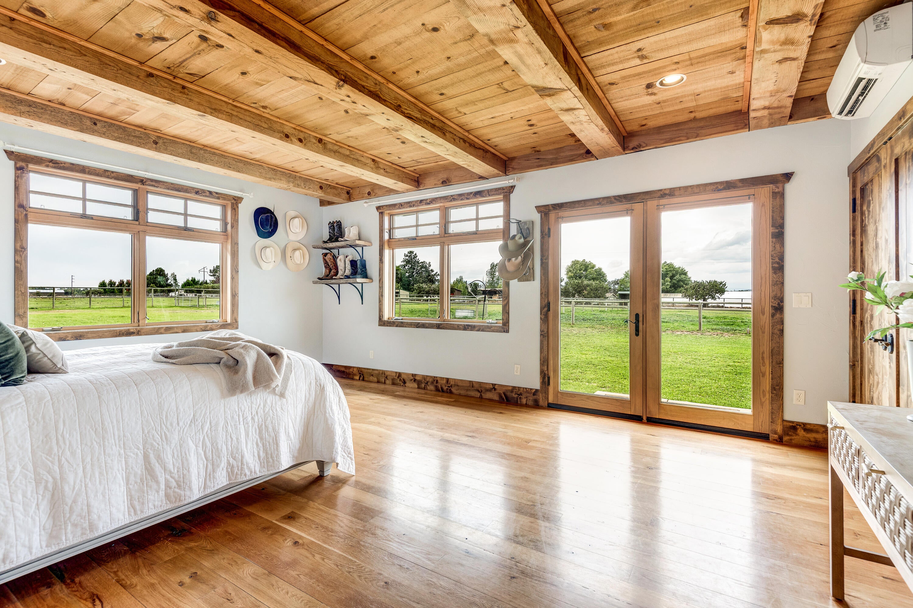 Bend, Oregon, 97703, United States, 3 Bedrooms Bedrooms, ,3 BathroomsBathrooms,Residential,Active,1953693