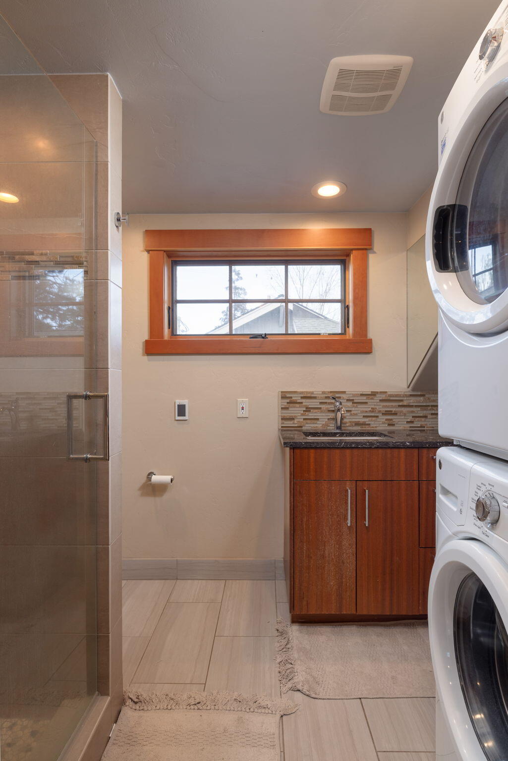 Bend, Oregon, 97703, United States, 4 Bedrooms Bedrooms, ,4 BathroomsBathrooms,Residential,Active,1996273