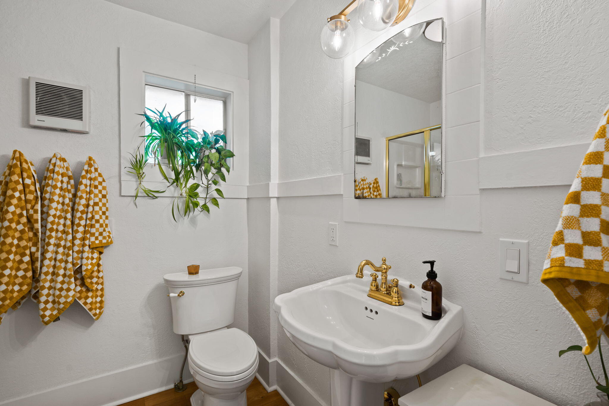 Bend, Oregon, 97703, United States, 3 Bedrooms Bedrooms, ,2 BathroomsBathrooms,Residential,Active,1904740