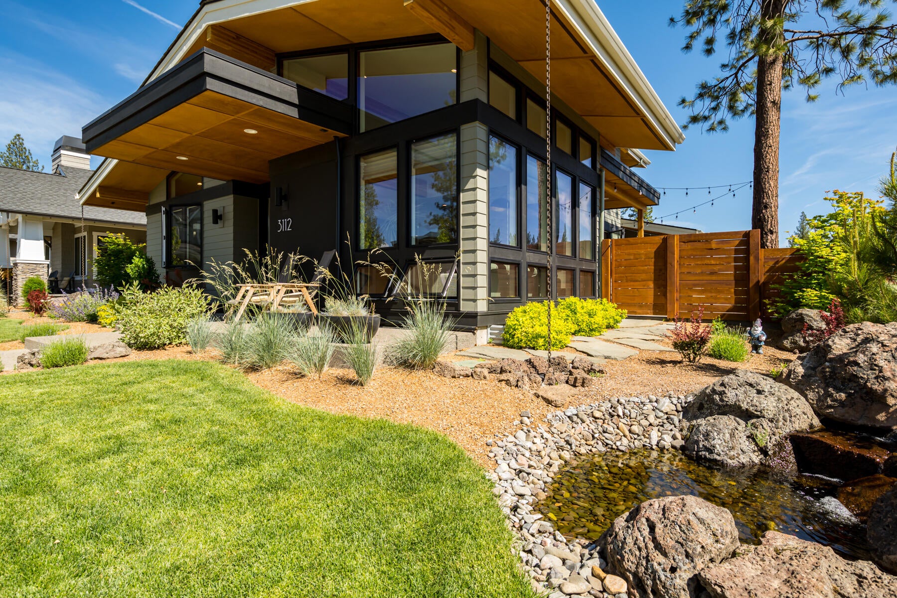 Bend, Oregon, 97703, United States, 3 Bedrooms Bedrooms, ,3 BathroomsBathrooms,Residential,Active,2008310