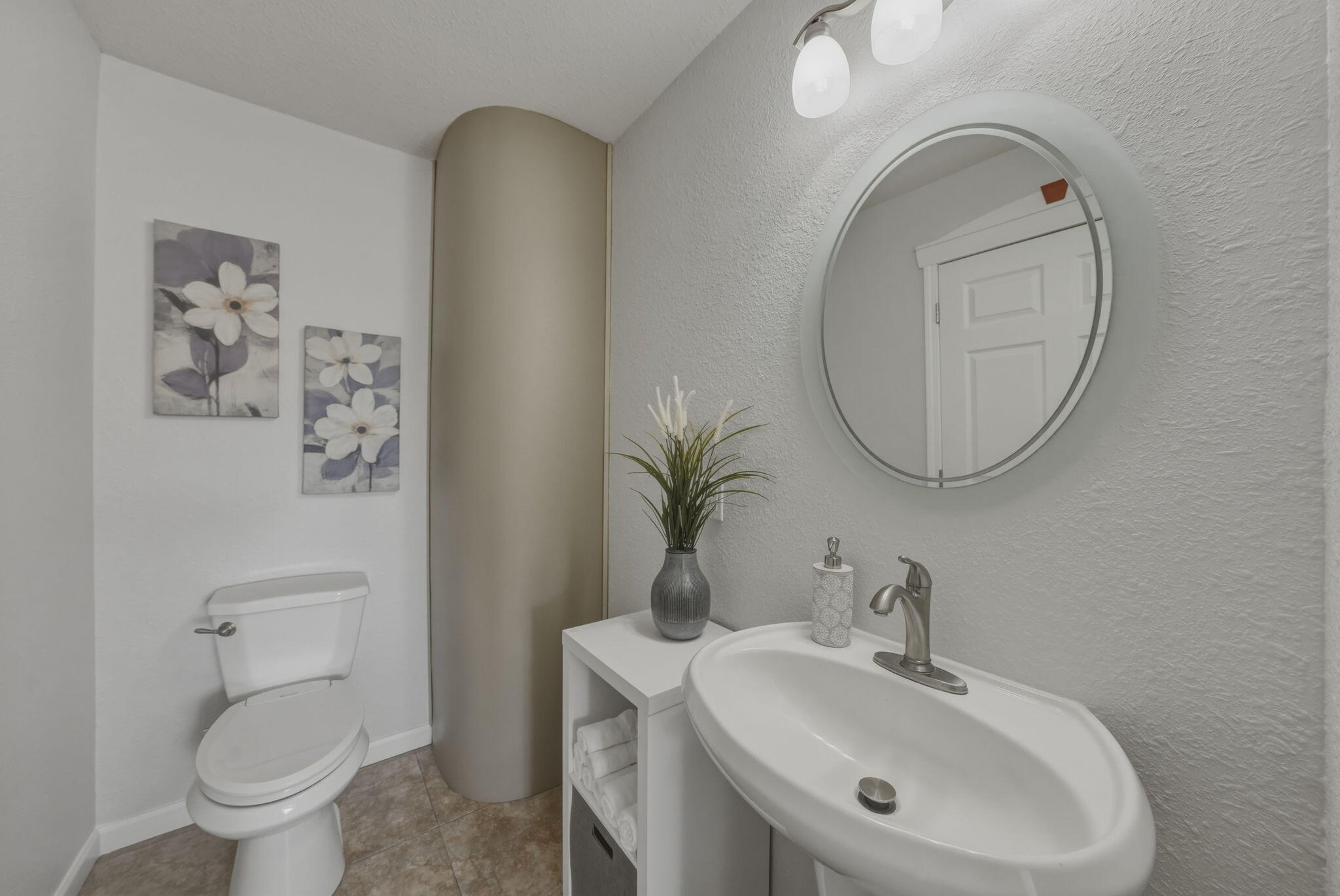 Bend, Oregon, 97702, United States, 3 Bedrooms Bedrooms, ,5 BathroomsBathrooms,Residential,Active,2045021