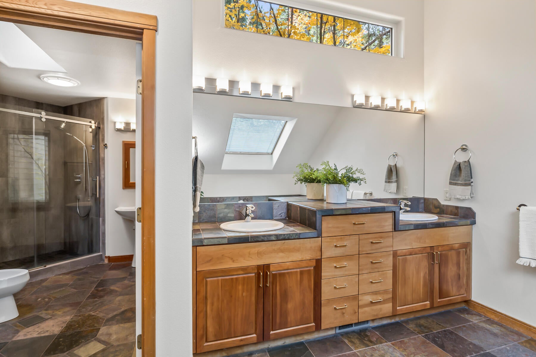 Bend, Oregon, 97703, United States, 5 Bedrooms Bedrooms, ,3 BathroomsBathrooms,Residential,Active,1972188