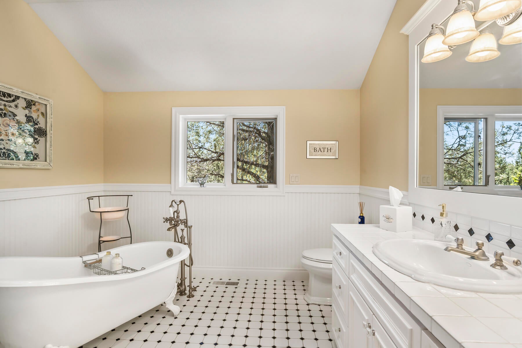 Bend, Oregon, 97702, United States, ,6 BathroomsBathrooms,Residential,Active,1726978