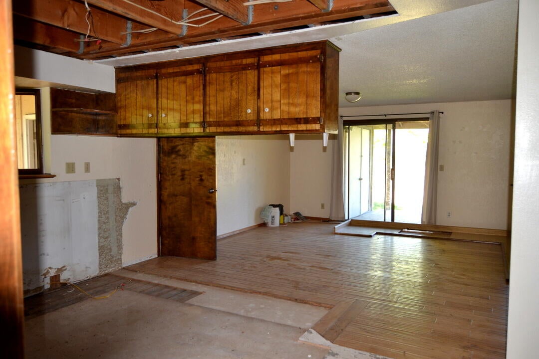 Applegate, Oregon, 97530, United States, 4 Bedrooms Bedrooms, ,3 BathroomsBathrooms,Residential,Active,1963259