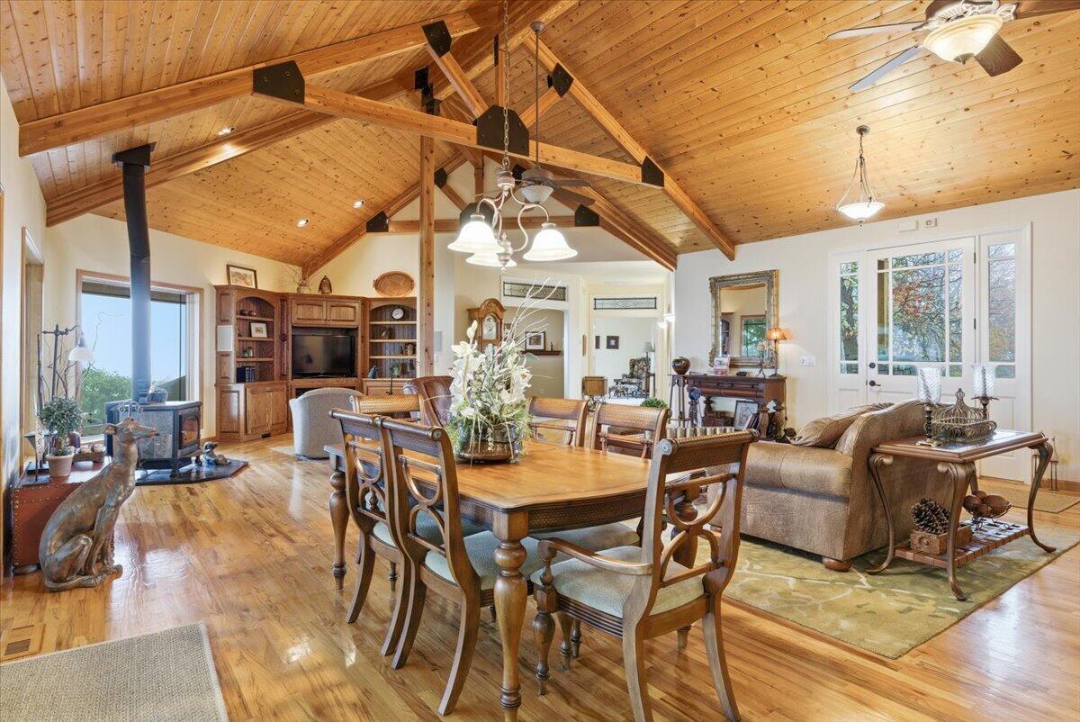 Grants Pass, Oregon, 97527, United States, 3 Bedrooms Bedrooms, ,3 BathroomsBathrooms,Residential,Active,1990612