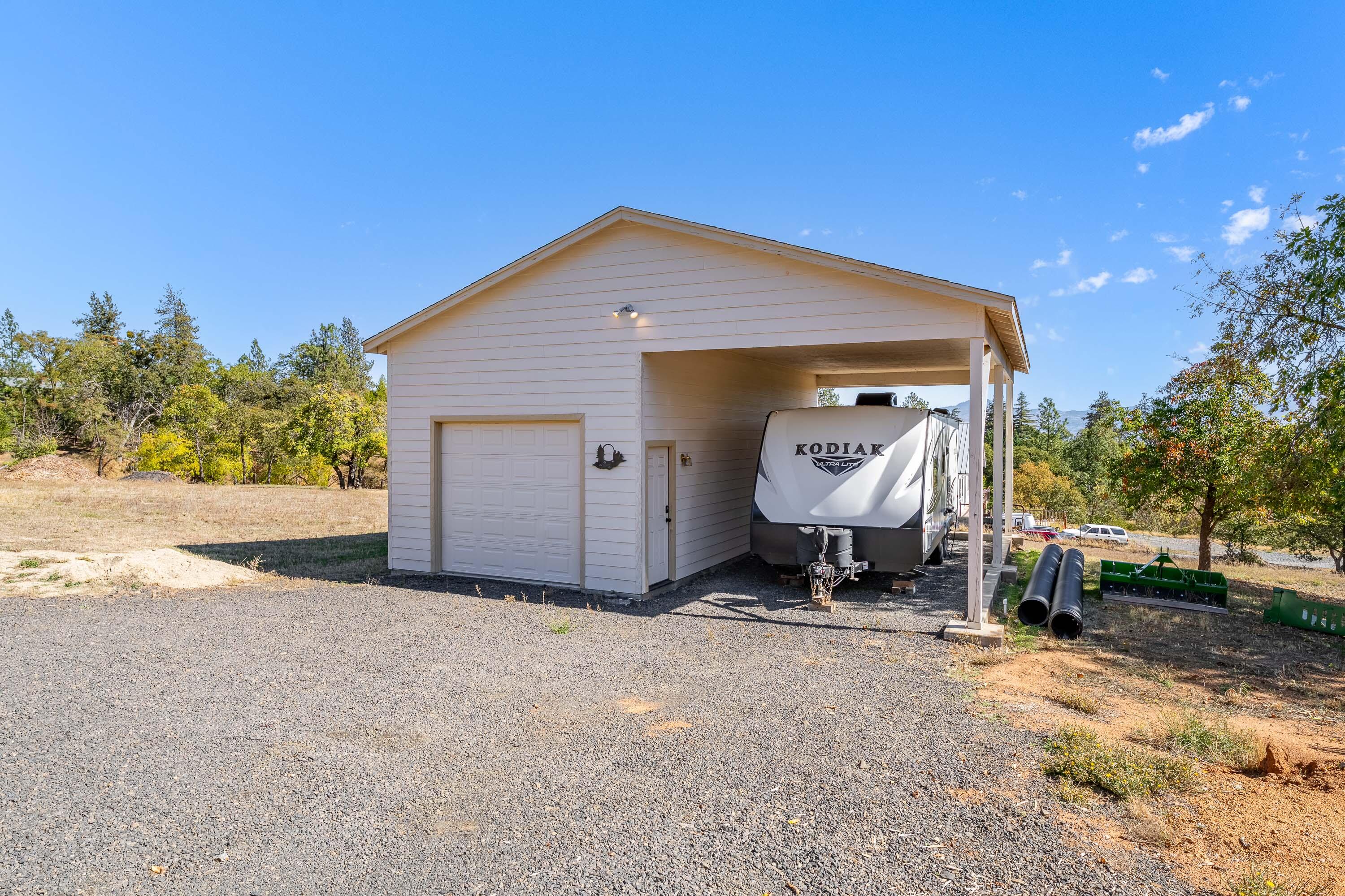 Central Point, Oregon, 97502, United States, 4 Bedrooms Bedrooms, ,3 BathroomsBathrooms,Residential,Active,1959928