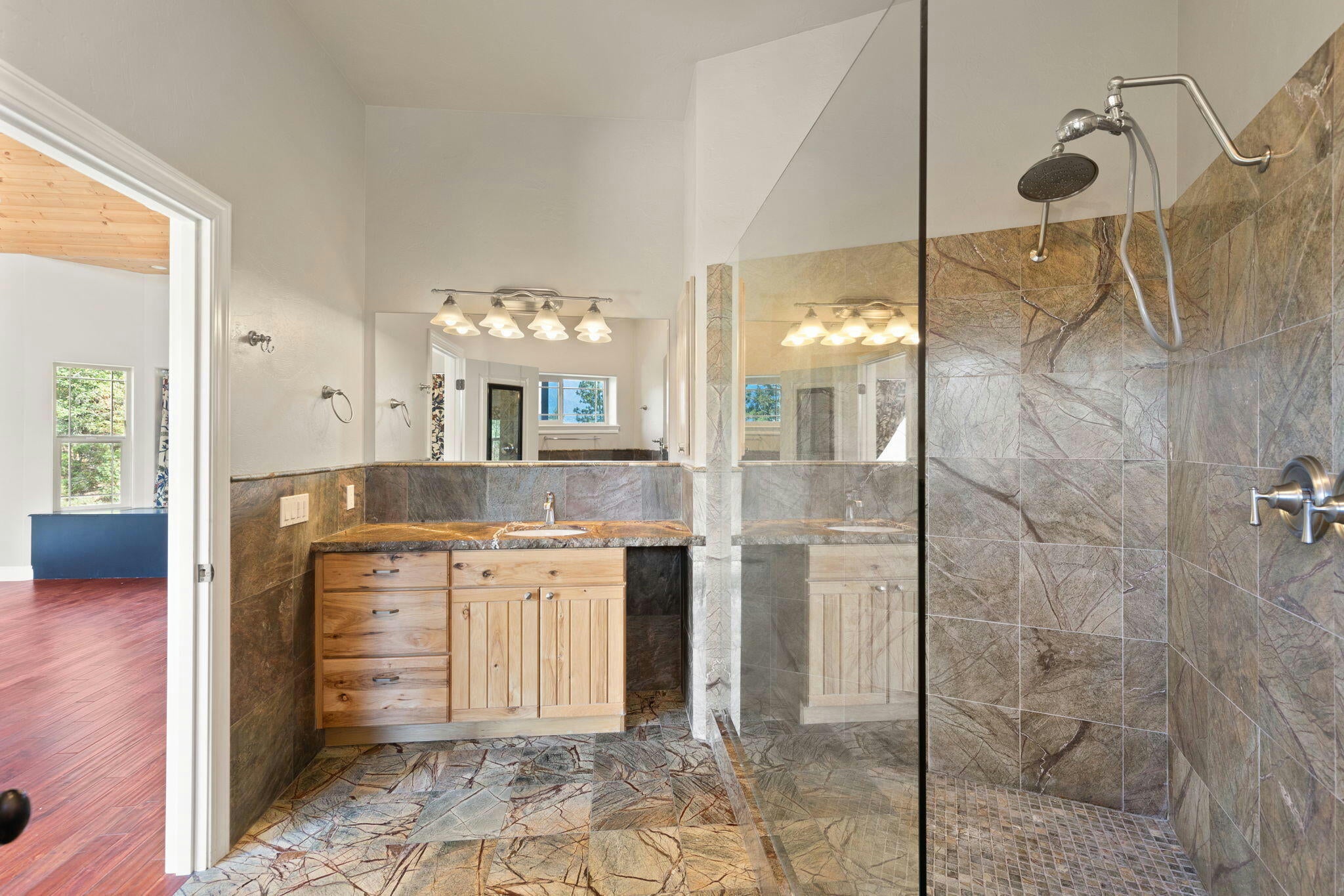 Grants Pass, Oregon, 97527, United States, ,6 BathroomsBathrooms,Residential,Active,1748769