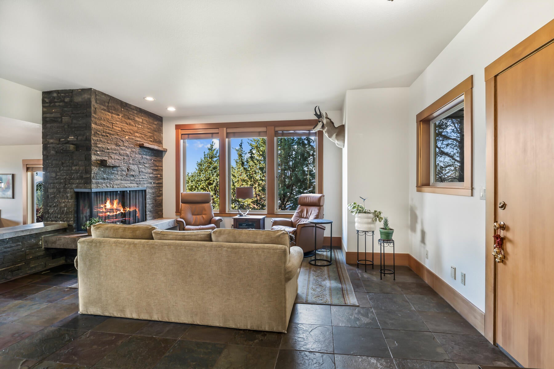 Bend, Oregon, 97702, United States, 3 Bedrooms Bedrooms, ,3 BathroomsBathrooms,Residential,Active,1936452