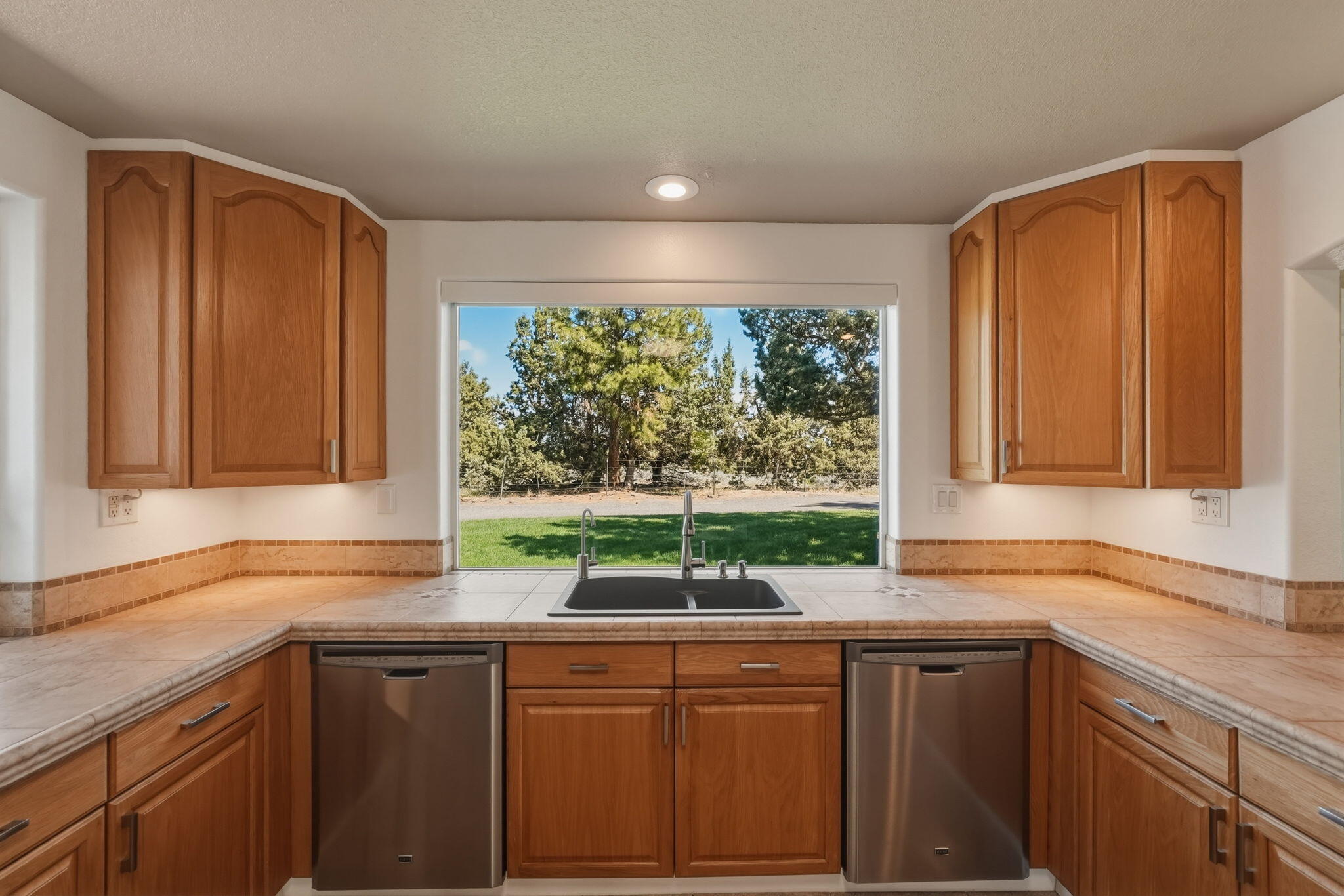 Bend, Oregon, 97702, United States, 3 Bedrooms Bedrooms, ,5 BathroomsBathrooms,Residential,Active,2045021