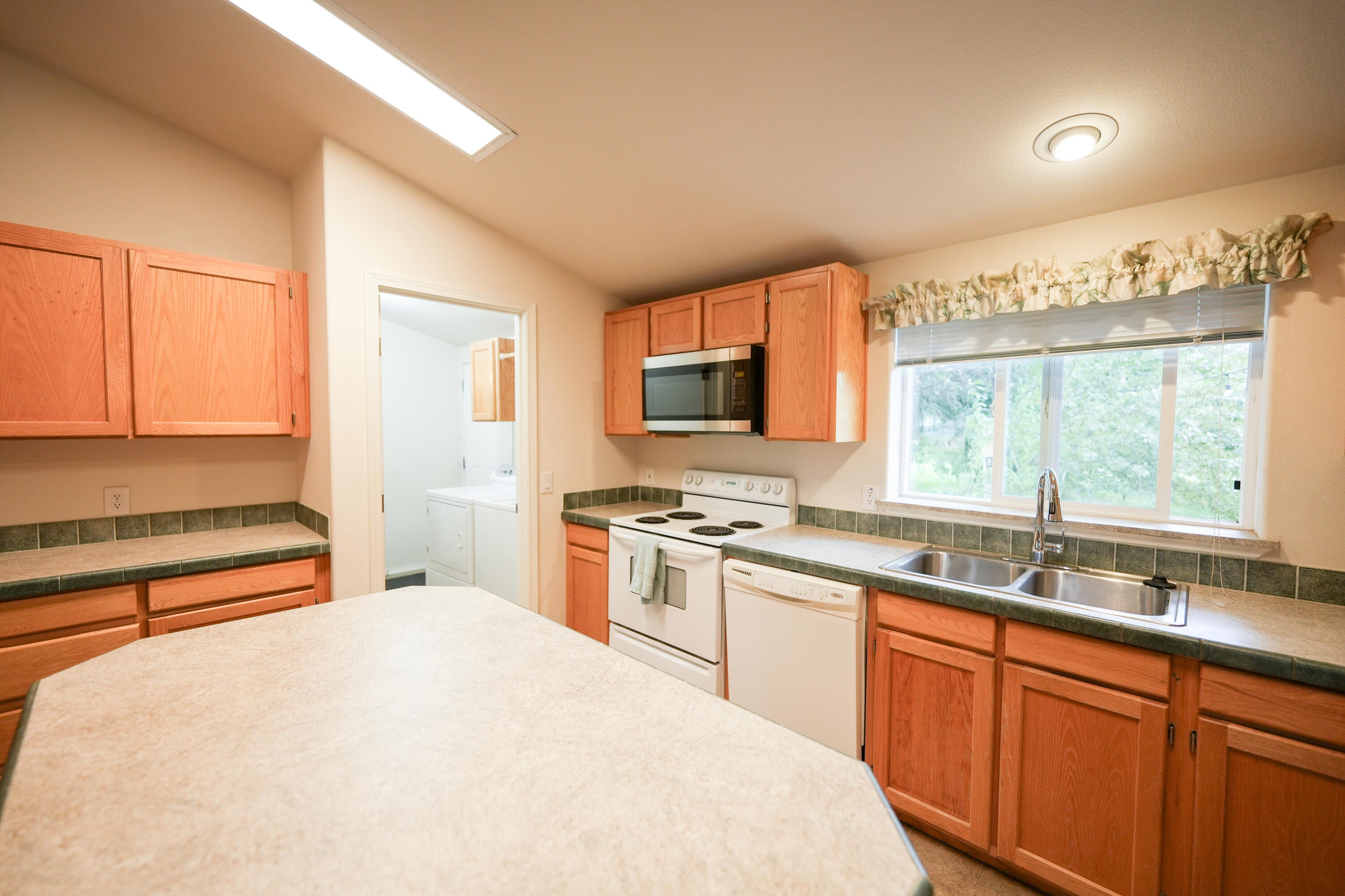 Powell Butte, Oregon, 97753, United States, ,3 BathroomsBathrooms,Residential,Active,1769369