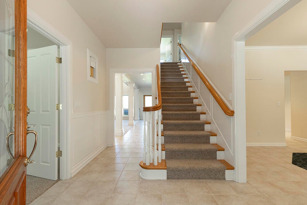 Grants Pass, Oregon, 97527, United States, 4 Bedrooms Bedrooms, ,5 BathroomsBathrooms,Residential,Active,1927646