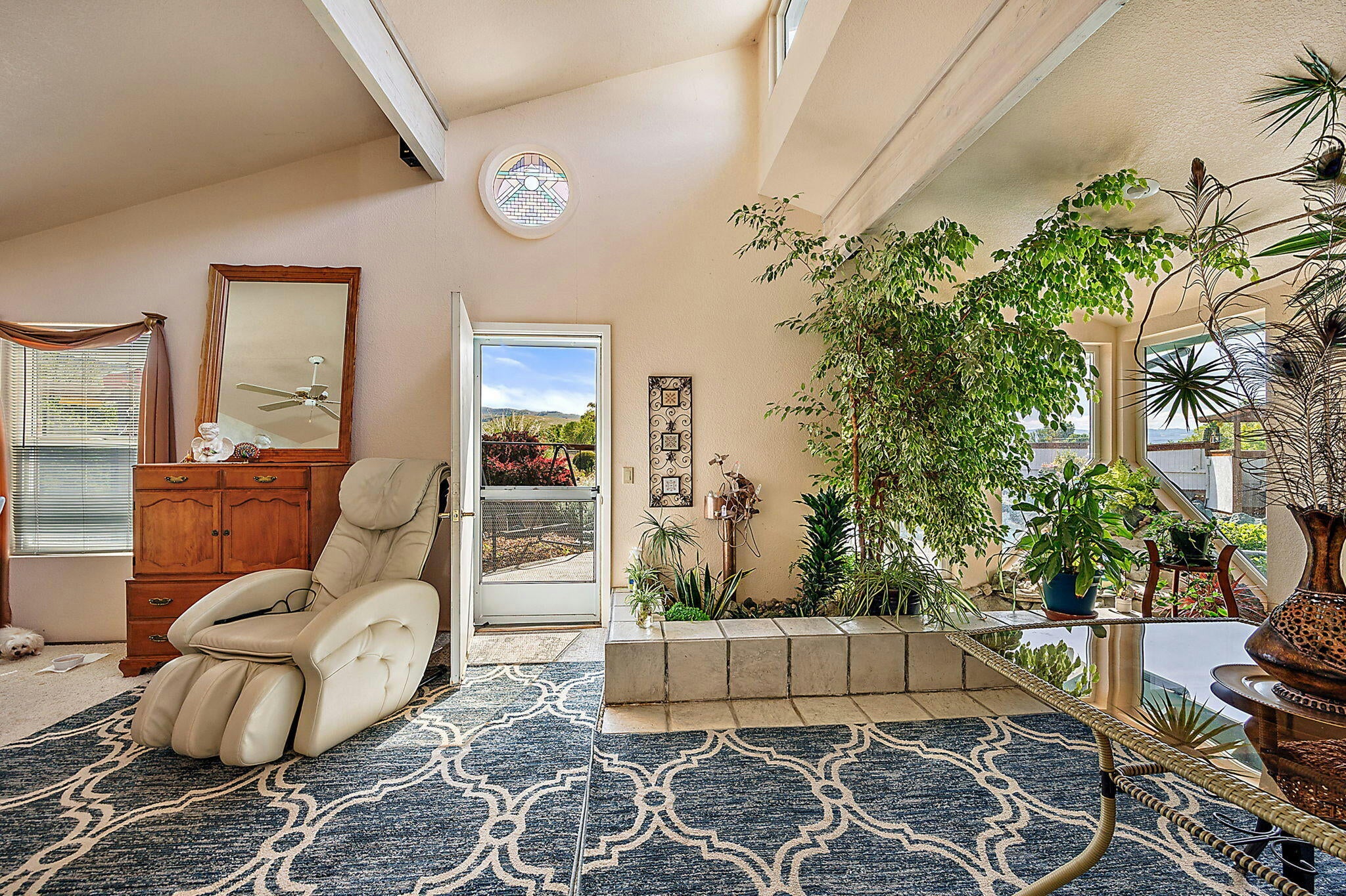 Ashland, Oregon, 97520, United States, 4 Bedrooms Bedrooms, ,4 BathroomsBathrooms,Residential,Active,1741601