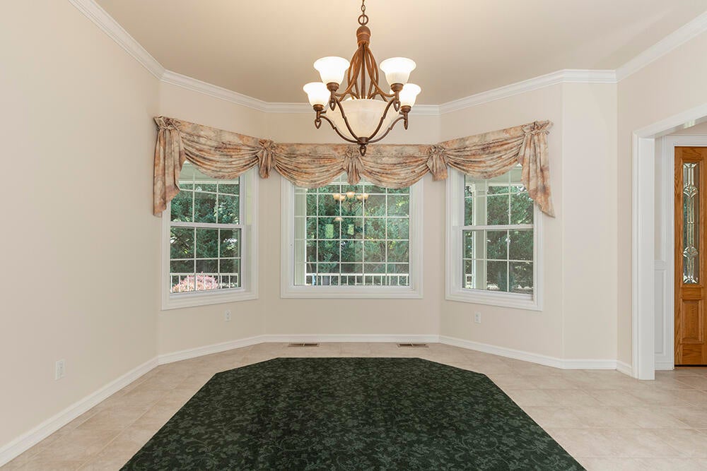 Grants Pass, Oregon, 97527, United States, 4 Bedrooms Bedrooms, ,5 BathroomsBathrooms,Residential,Active,1927646