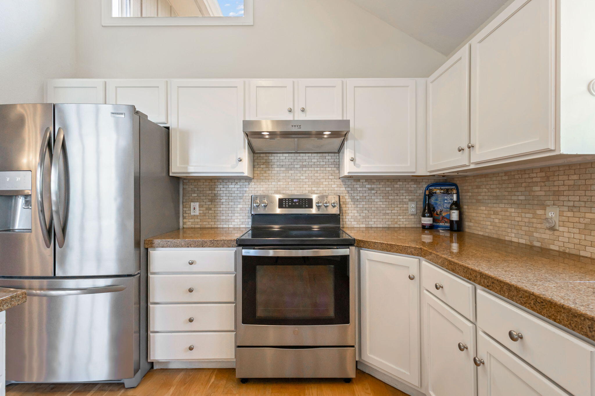 Bend, Oregon, 97702, United States, 4 Bedrooms Bedrooms, ,3 BathroomsBathrooms,Residential,Active,1907972