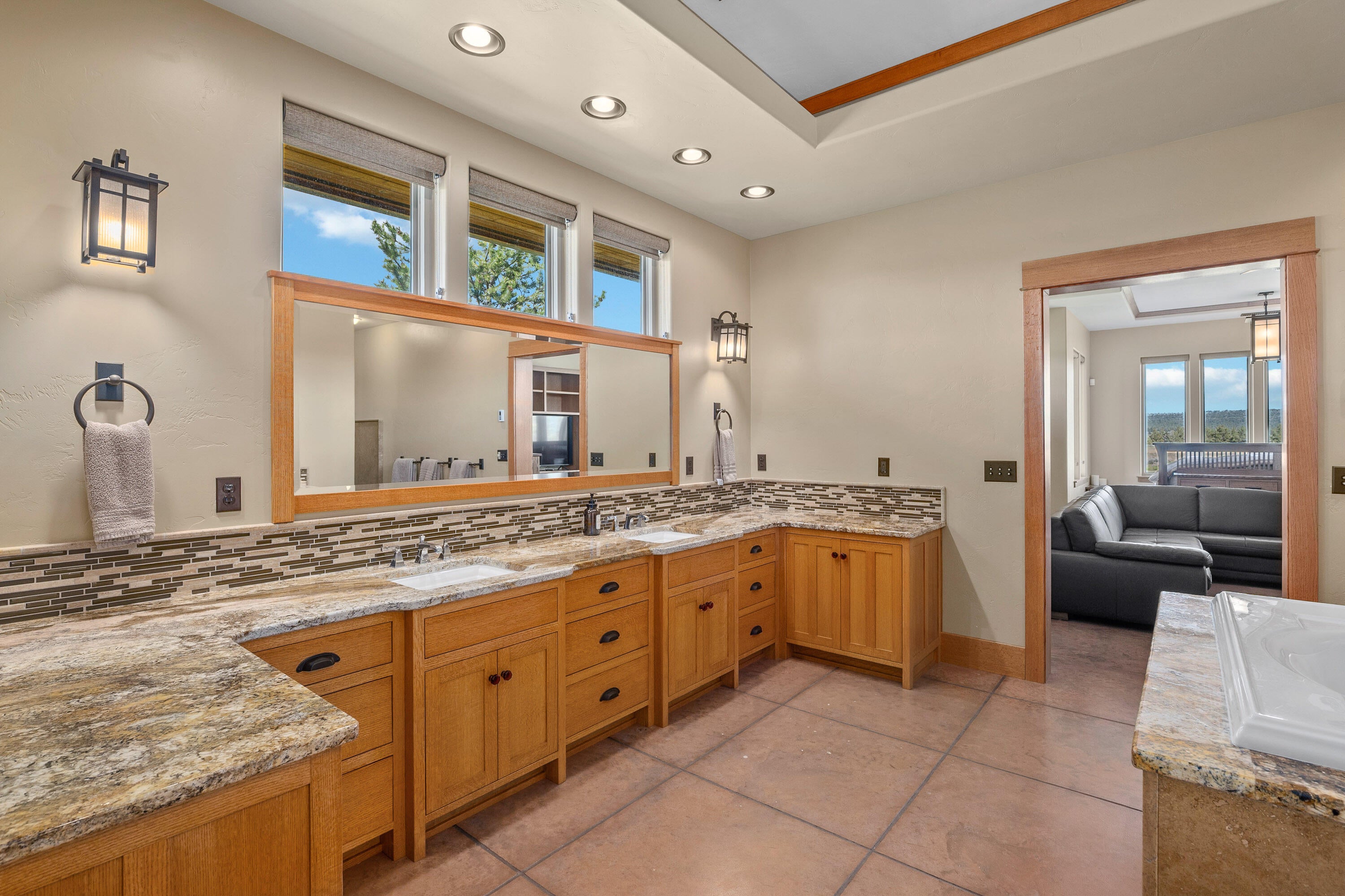 Bonanza, Oregon, 97623, United States, 3 Bedrooms Bedrooms, ,4 BathroomsBathrooms,Residential,Active,1876681