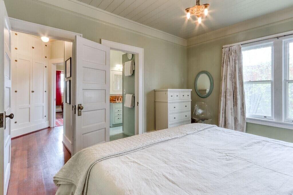 Bend, Oregon, 97703, United States, 3 Bedrooms Bedrooms, ,2 BathroomsBathrooms,Residential,Active,1756823