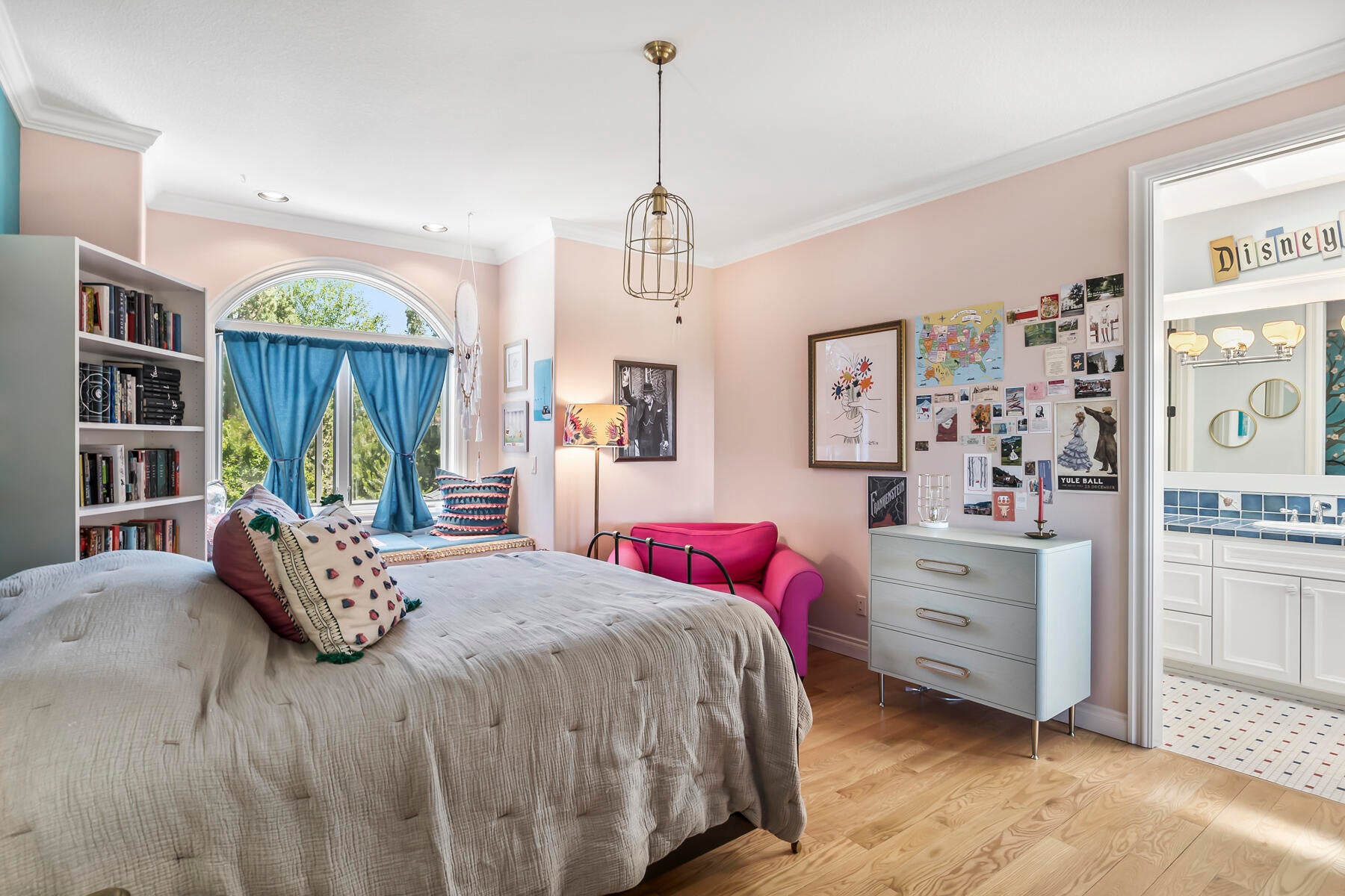 Bend, Oregon, 97702, United States, ,6 BathroomsBathrooms,Residential,Active,1726978