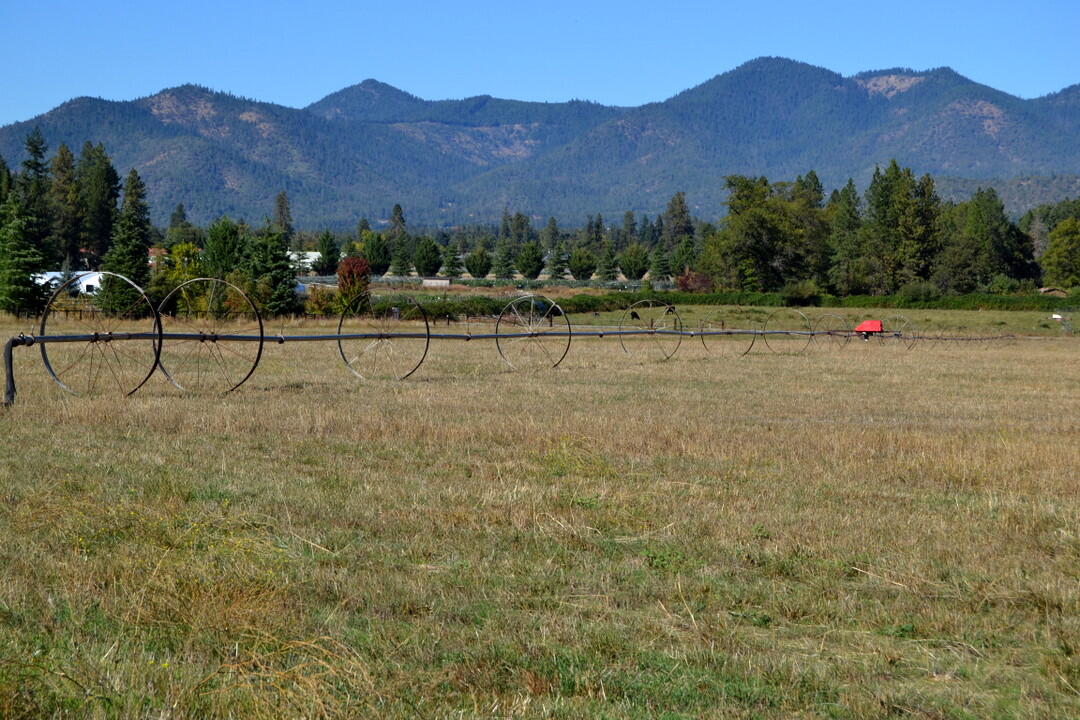 Applegate, Oregon, 97530, United States, 4 Bedrooms Bedrooms, ,3 BathroomsBathrooms,Residential,Active,1963259