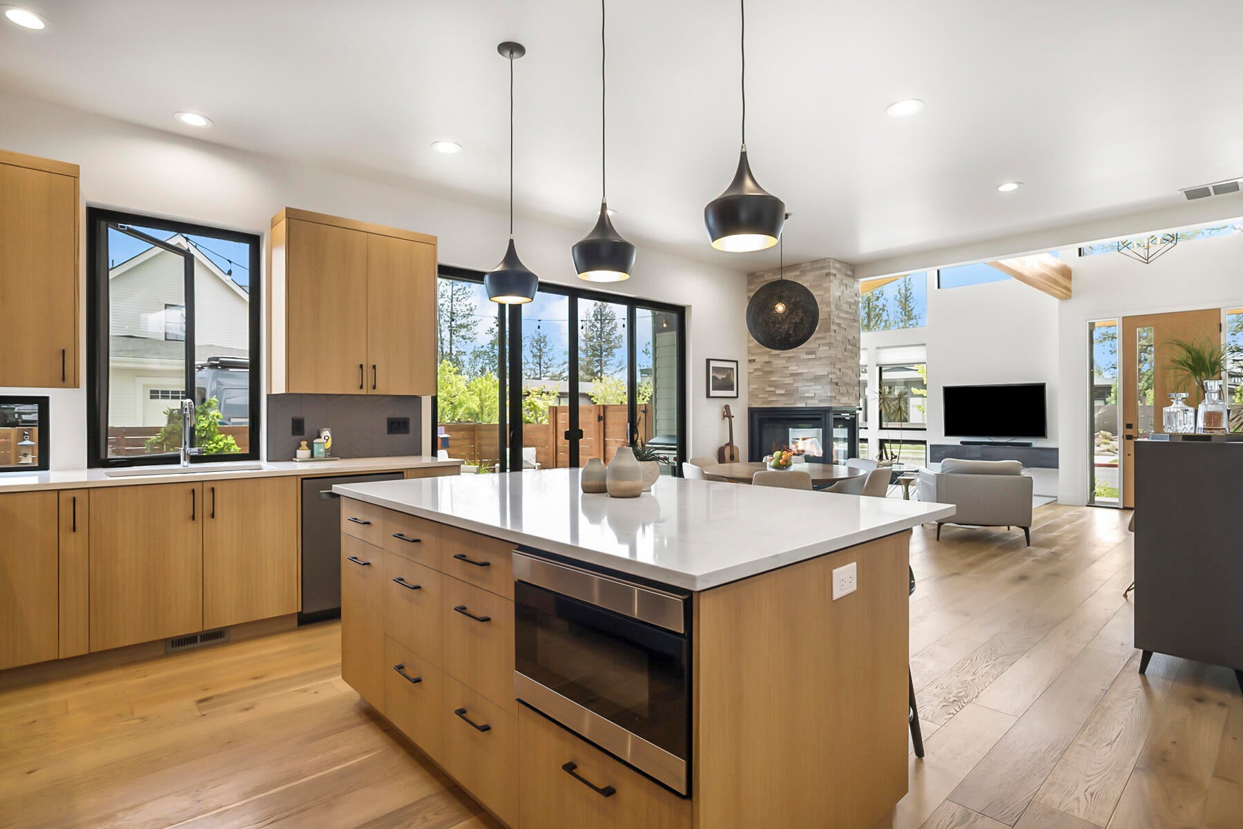 Bend, Oregon, 97703, United States, 3 Bedrooms Bedrooms, ,3 BathroomsBathrooms,Residential,Active,2008310