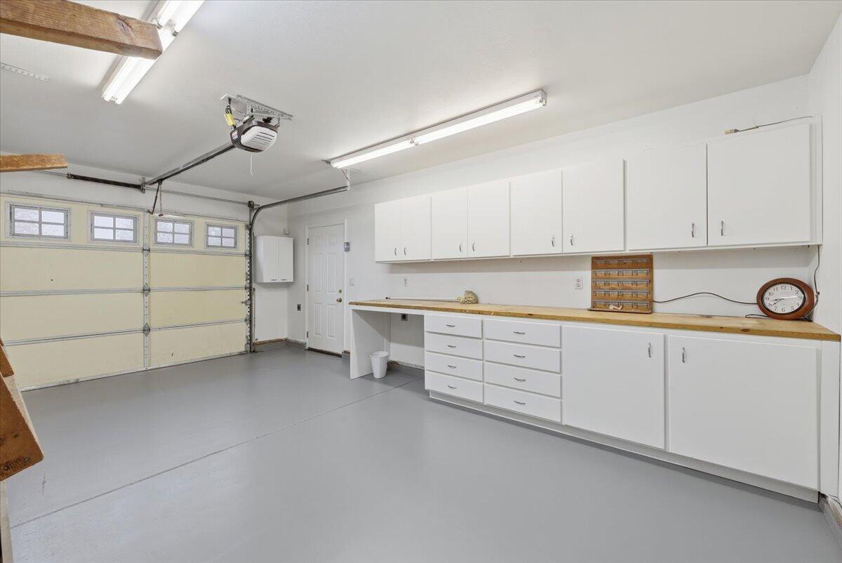 Grants Pass, Oregon, 97527, United States, 3 Bedrooms Bedrooms, ,3 BathroomsBathrooms,Residential,Active,1990612