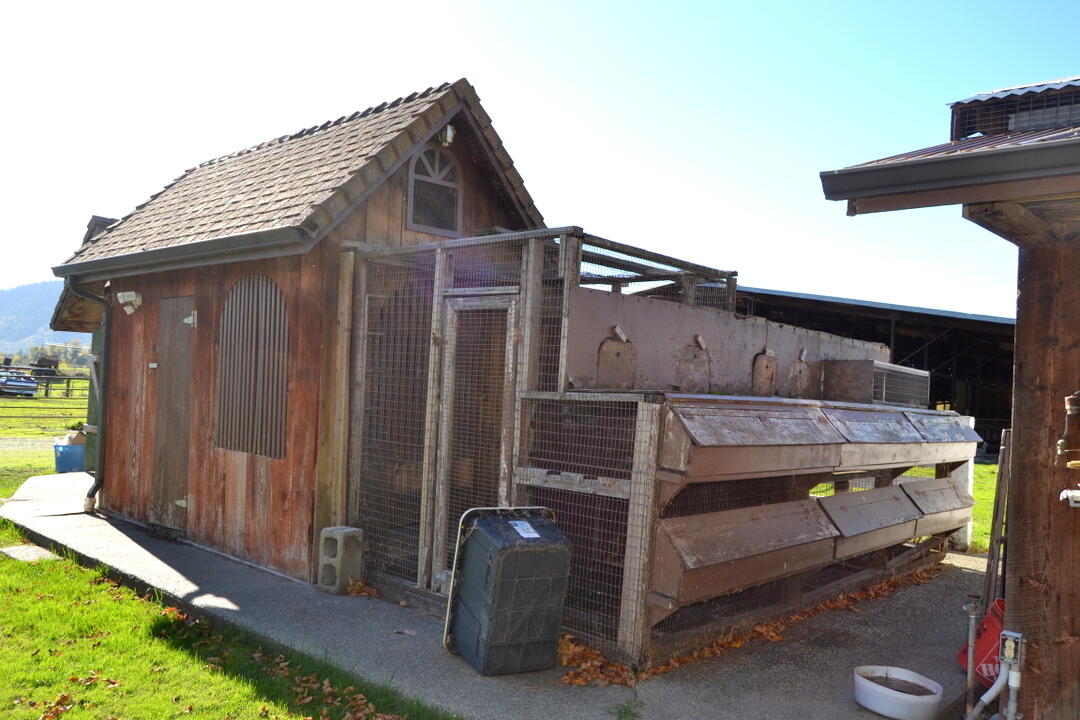 Grants Pass, Oregon, 97526, United States, 4 Bedrooms Bedrooms, ,2 BathroomsBathrooms,Residential,Active,1973303