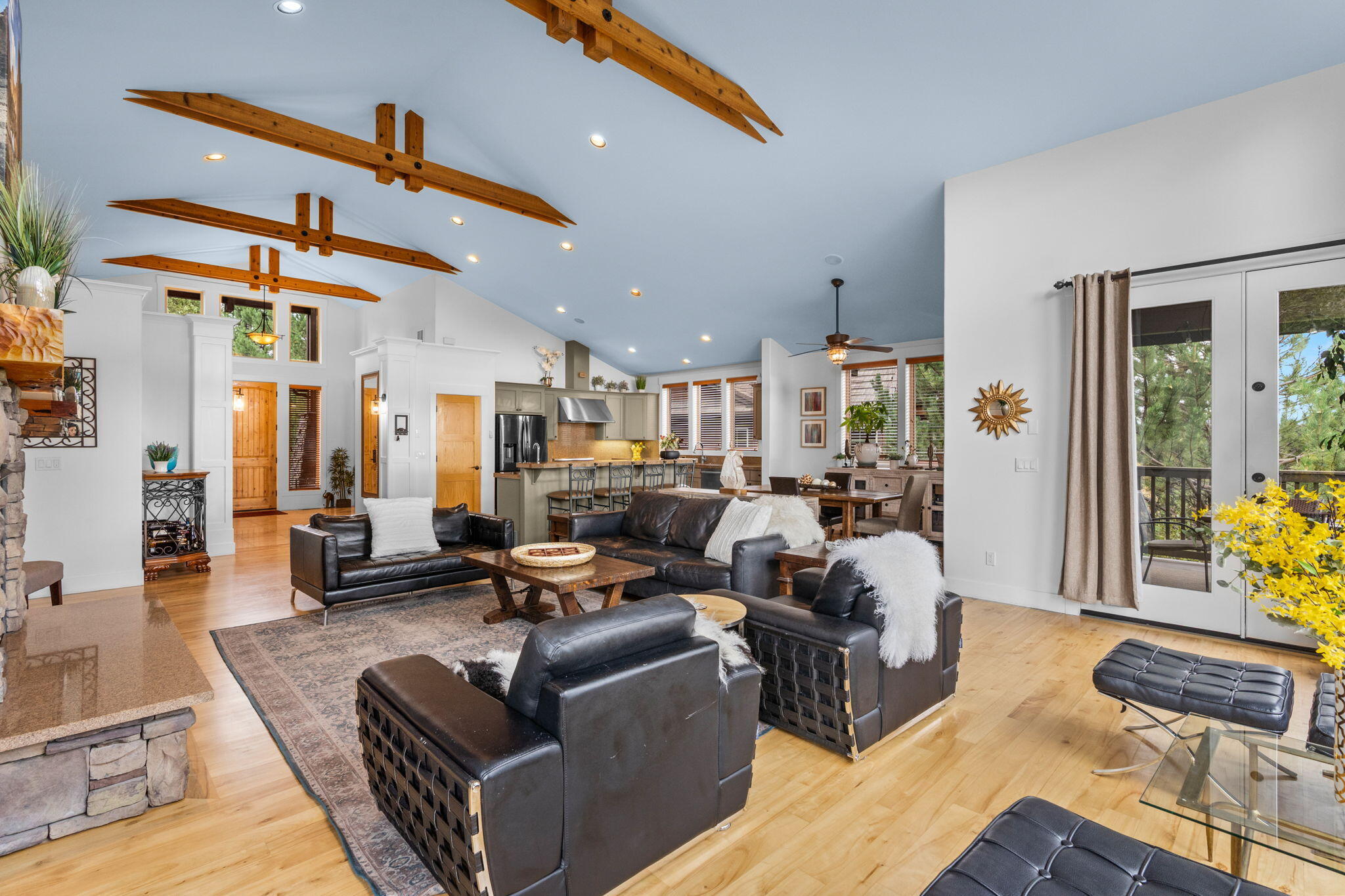 Bend, Oregon, 97702, United States, 4 Bedrooms Bedrooms, ,3 BathroomsBathrooms,Residential,Active,1913968