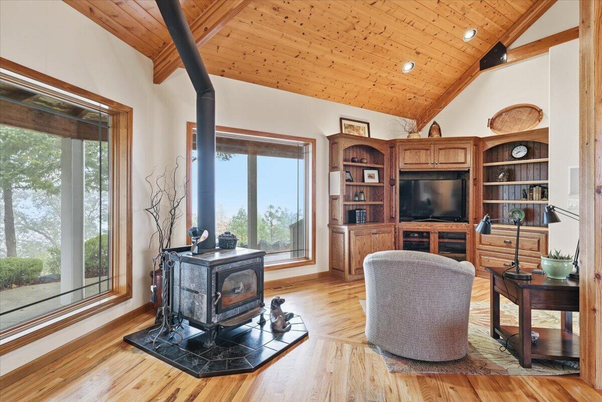 Grants Pass, Oregon, 97527, United States, 3 Bedrooms Bedrooms, ,3 BathroomsBathrooms,Residential,Active,1990612