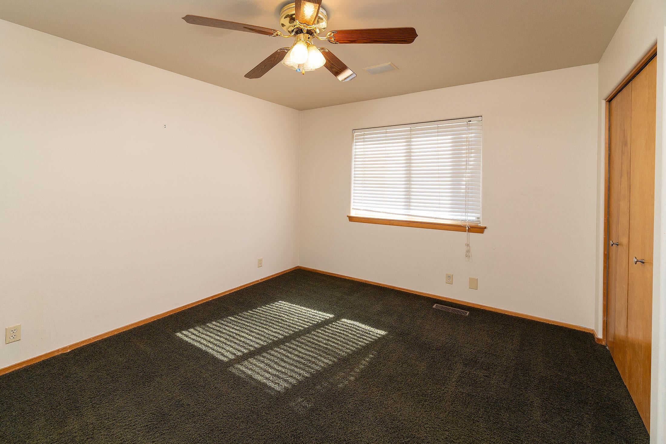 Bend, Oregon, 97702, United States, 3 Bedrooms Bedrooms, ,3 BathroomsBathrooms,Residential,Active,1952444