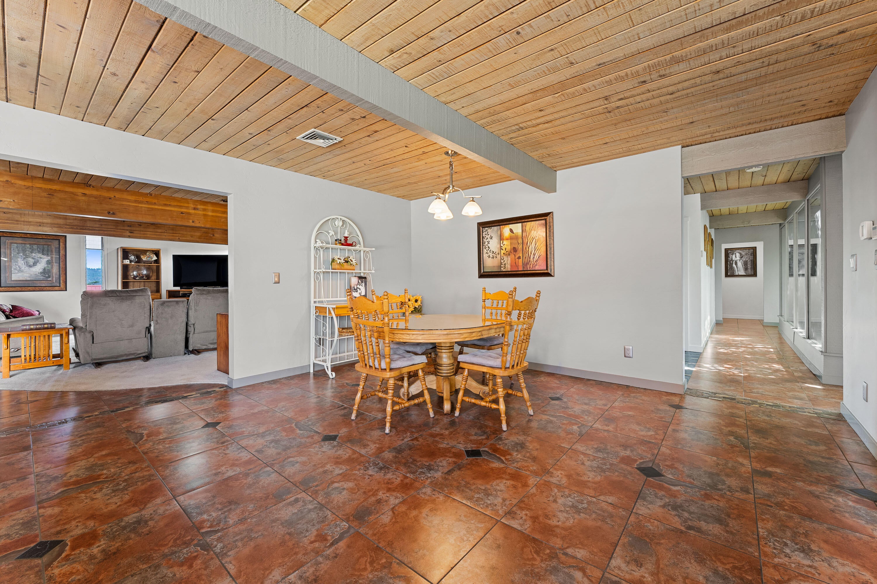 Central Point, Oregon, 97502, United States, 4 Bedrooms Bedrooms, ,4 BathroomsBathrooms,Residential,Active,2006836