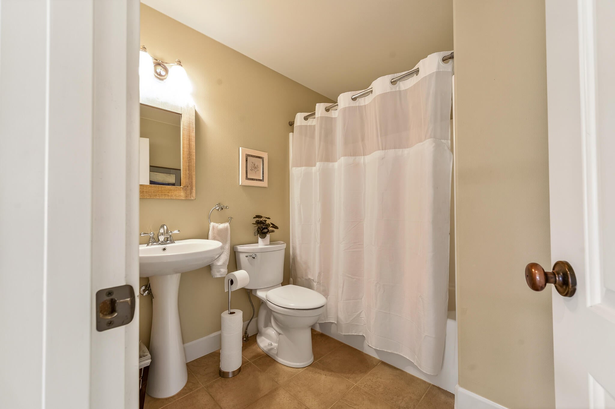 Bend, Oregon, 97703, United States, 3 Bedrooms Bedrooms, ,3 BathroomsBathrooms,Residential,Active,2017476
