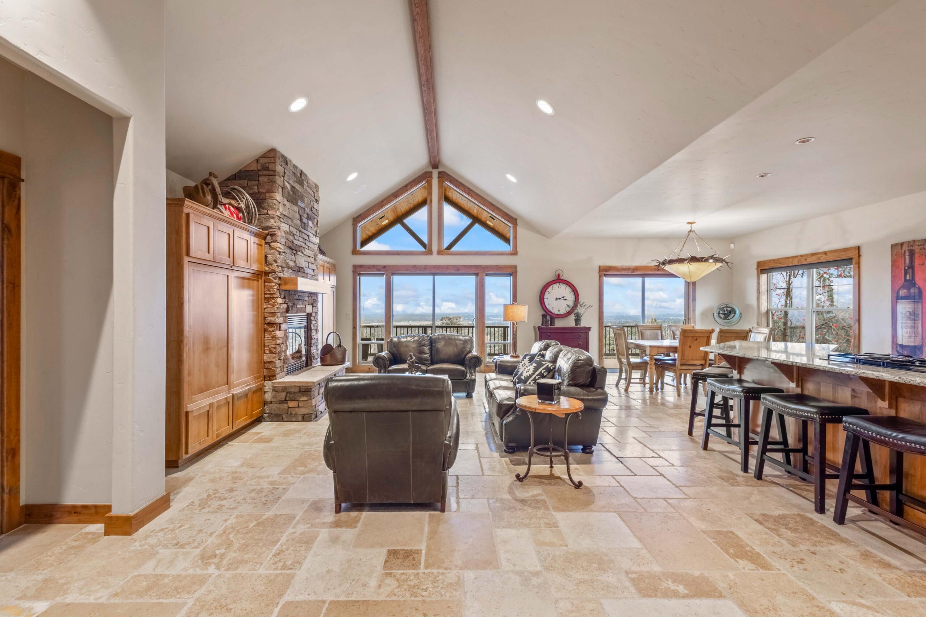 Redmond, Oregon, 97756, United States, 3 Bedrooms Bedrooms, ,4 BathroomsBathrooms,Residential,Active,2002359