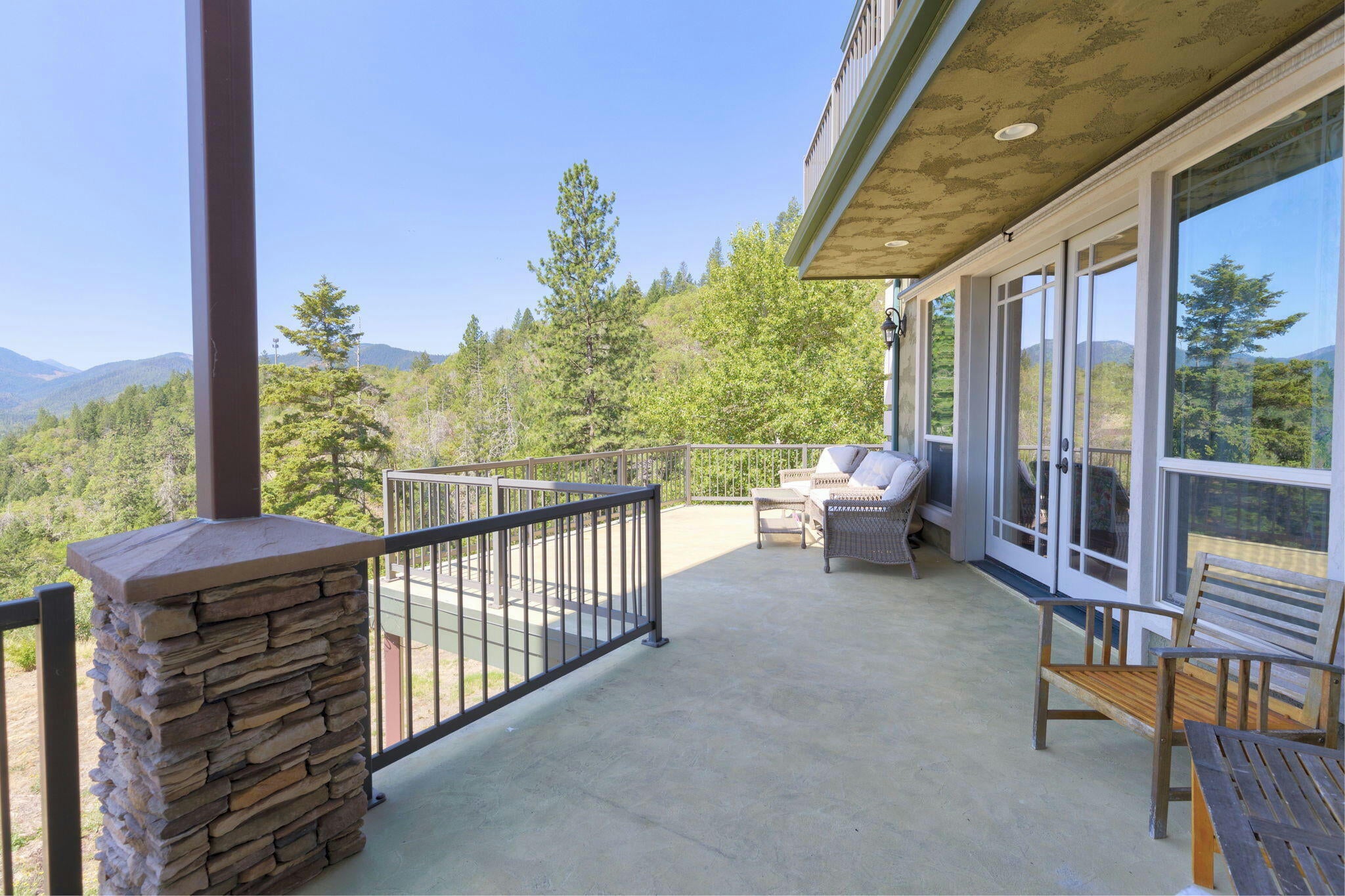 Grants Pass, Oregon, 97527, United States, ,6 BathroomsBathrooms,Residential,Active,1748769