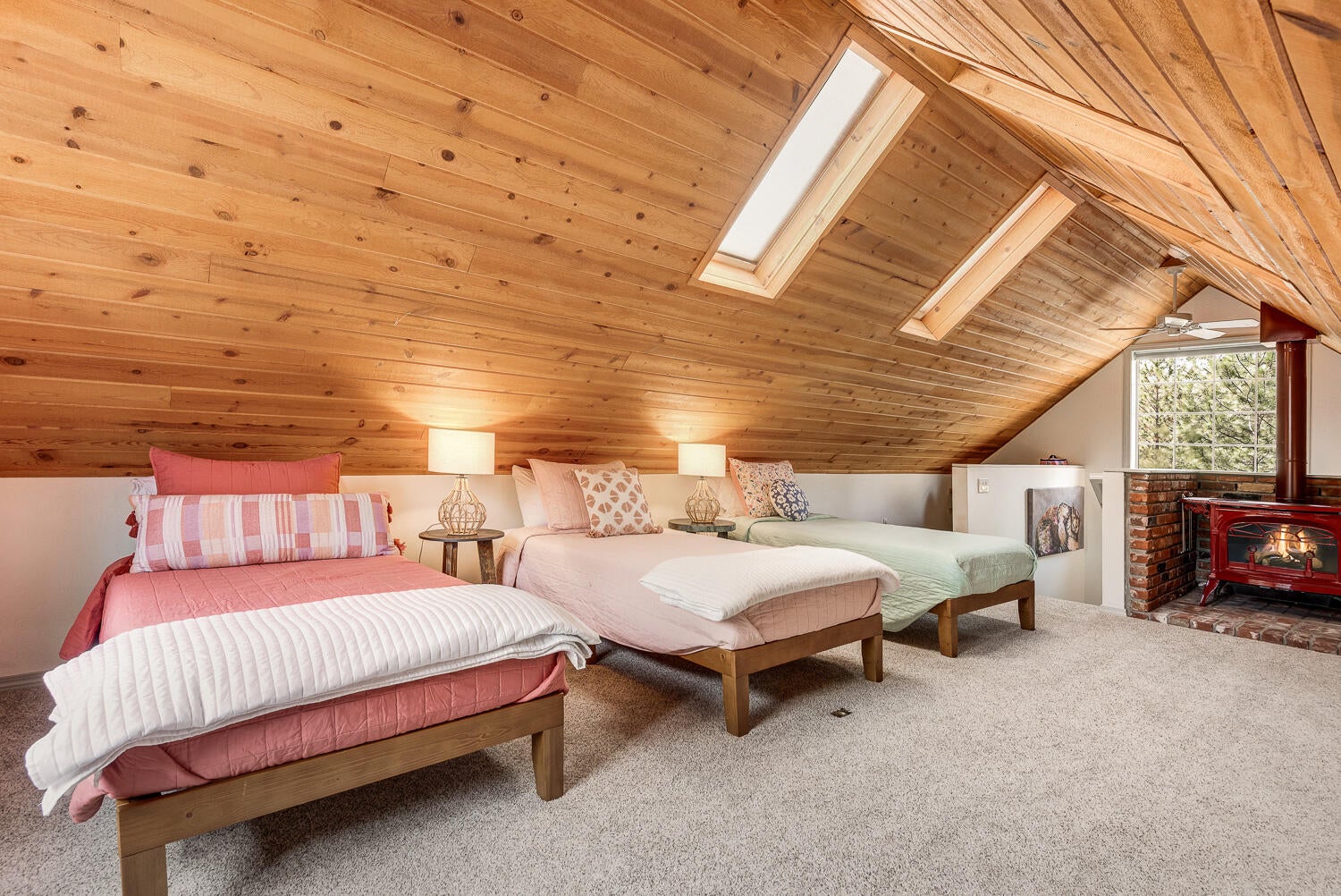 Sunriver, Oregon, 97707, United States, 3 Bedrooms Bedrooms, ,3 BathroomsBathrooms,Residential,Active,2029758
