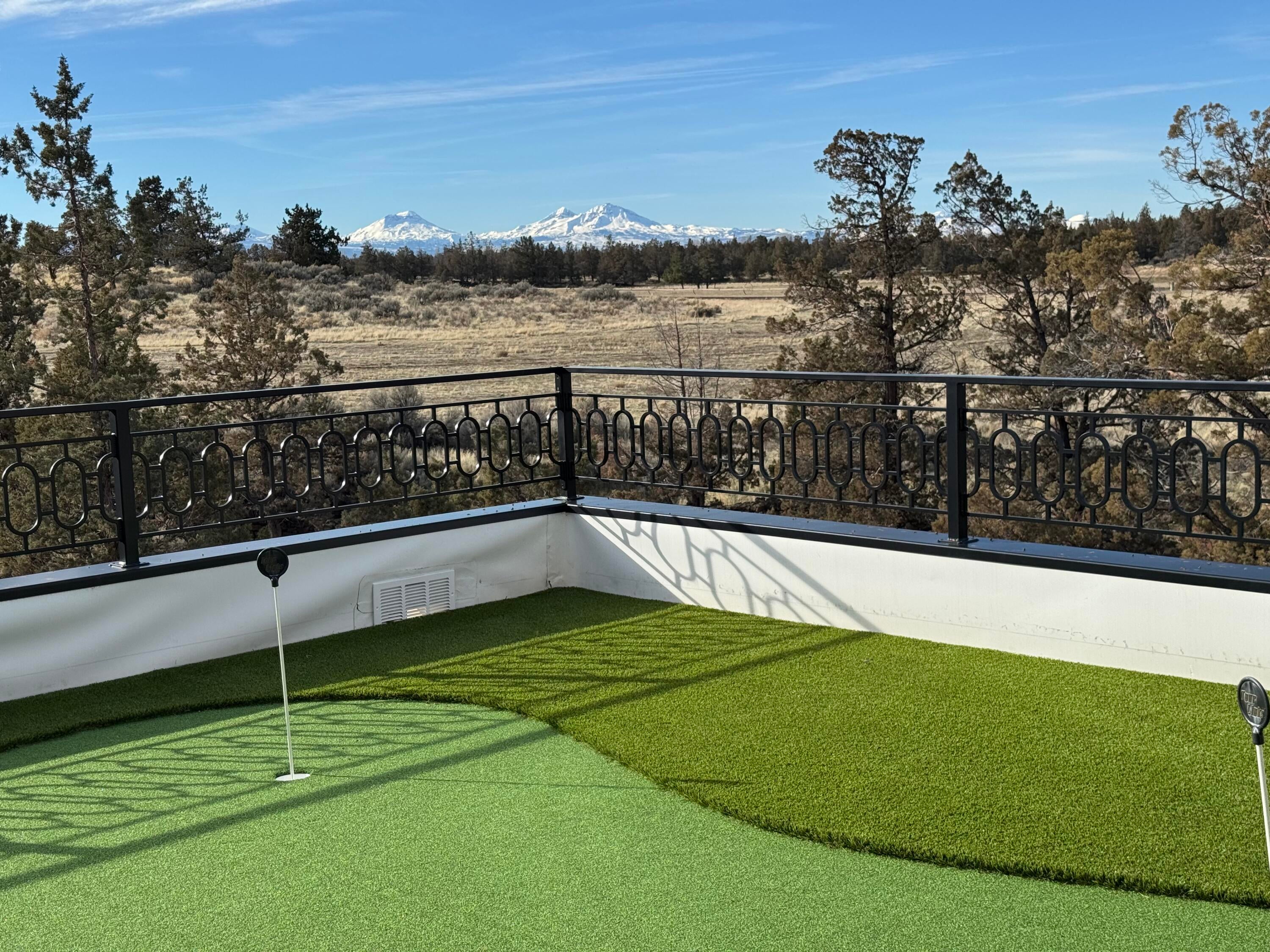 Terrebonne, Oregon, 97760, United States, 5 Bedrooms Bedrooms, ,5 BathroomsBathrooms,Residential,Active,1747251