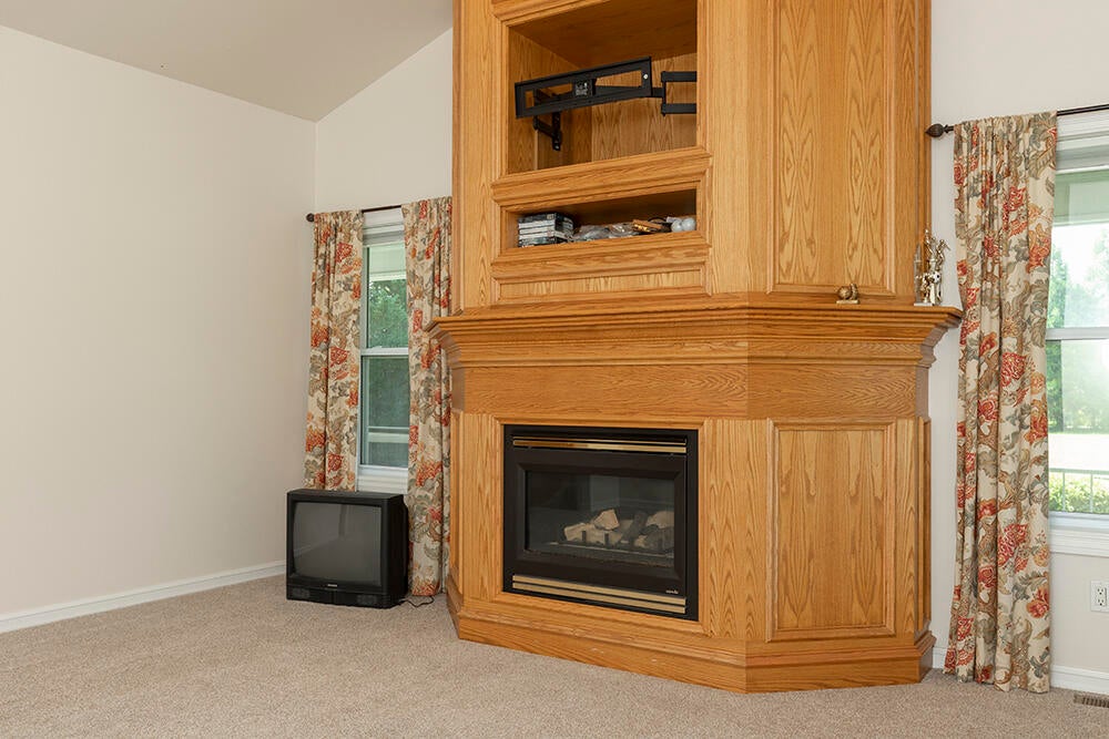 Grants Pass, Oregon, 97527, United States, 4 Bedrooms Bedrooms, ,5 BathroomsBathrooms,Residential,Active,1927646
