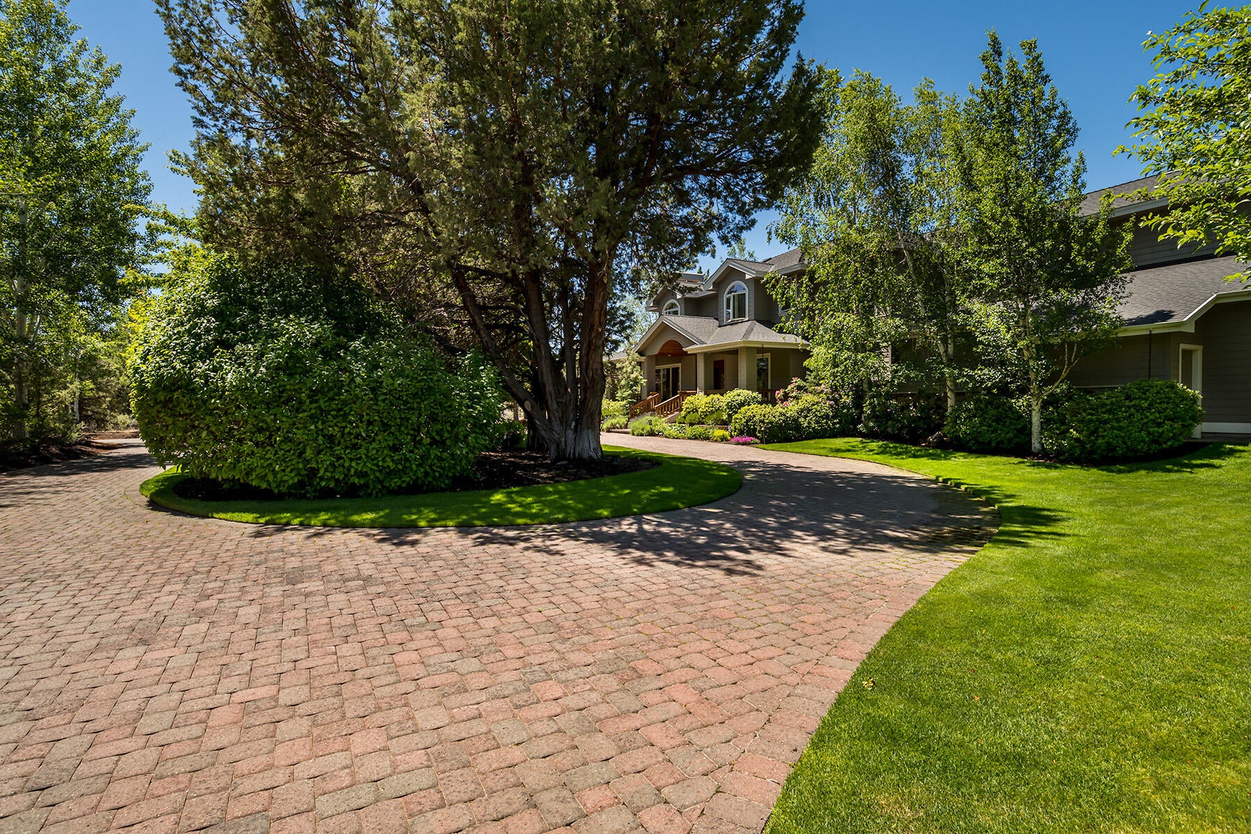 Bend, Oregon, 97702, United States, ,6 BathroomsBathrooms,Residential,Active,1726978