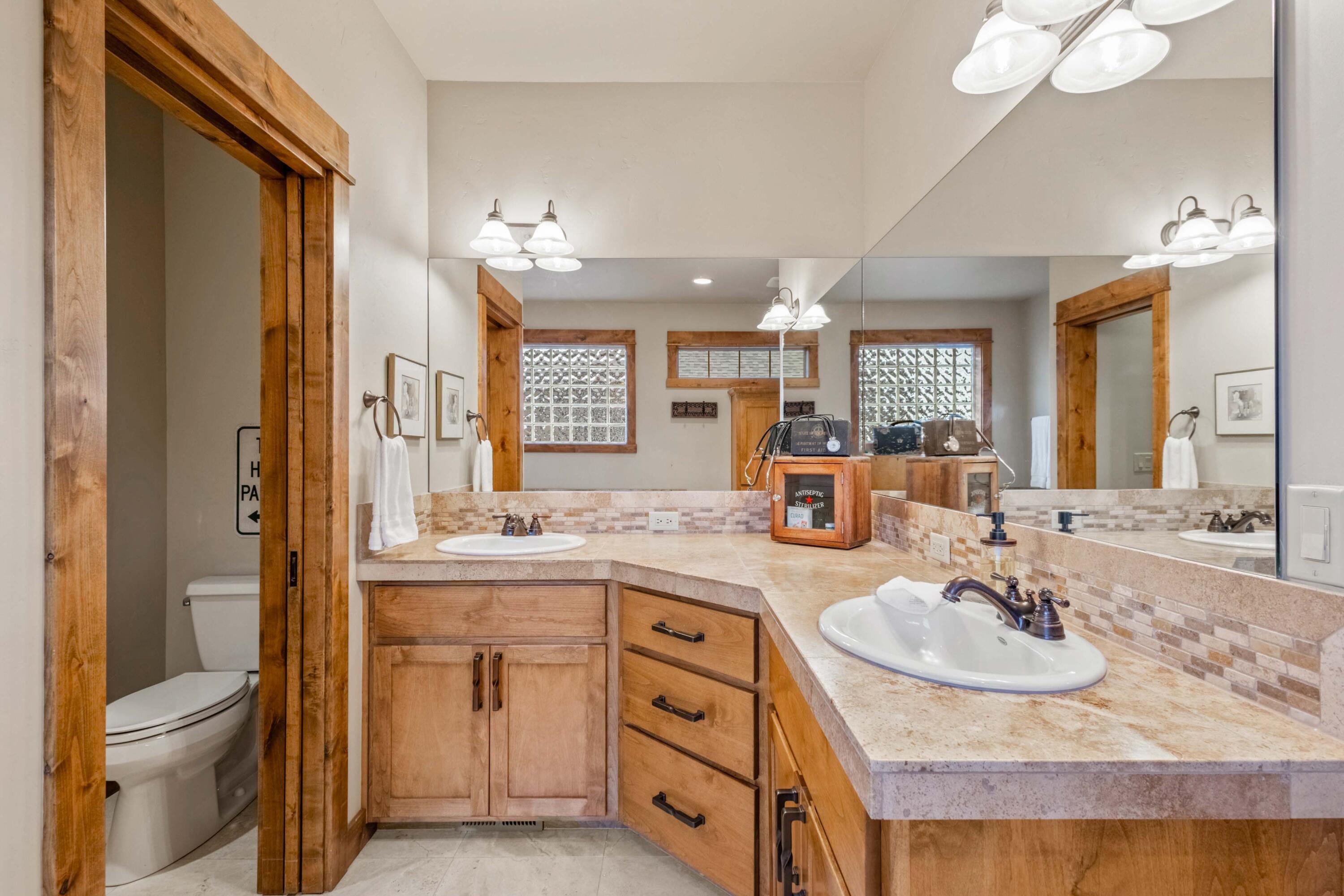 Redmond, Oregon, 97756, United States, 3 Bedrooms Bedrooms, ,4 BathroomsBathrooms,Residential,Active,2002359