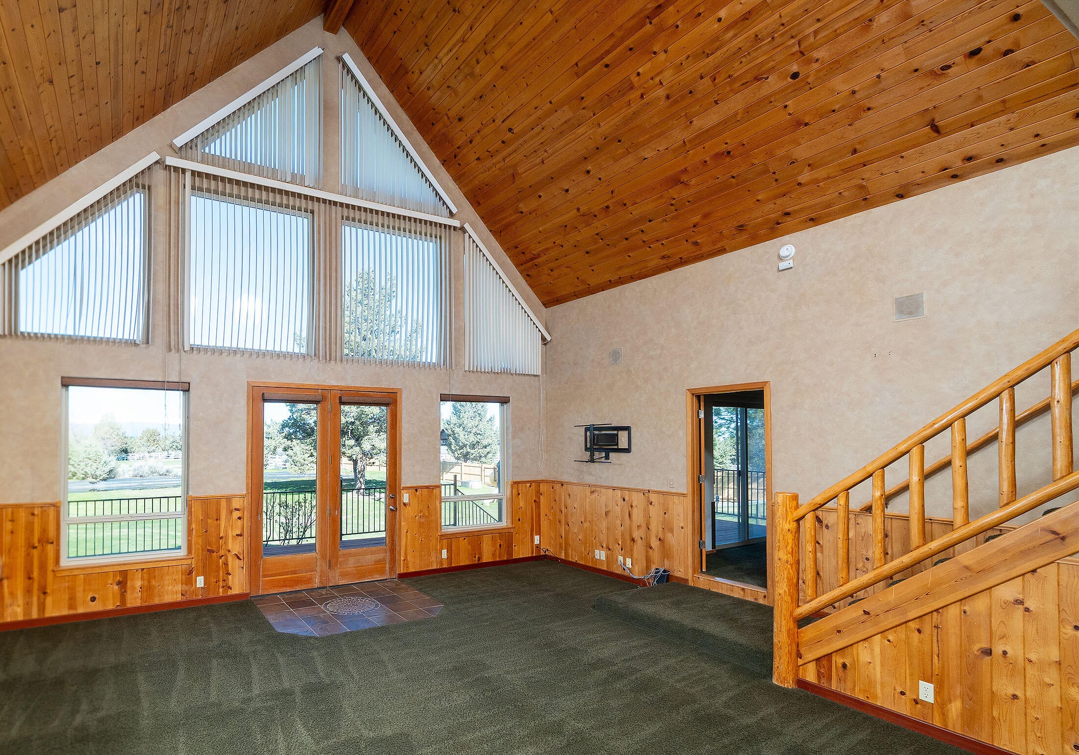 Bend, Oregon, 97702, United States, 3 Bedrooms Bedrooms, ,3 BathroomsBathrooms,Residential,Active,1952444